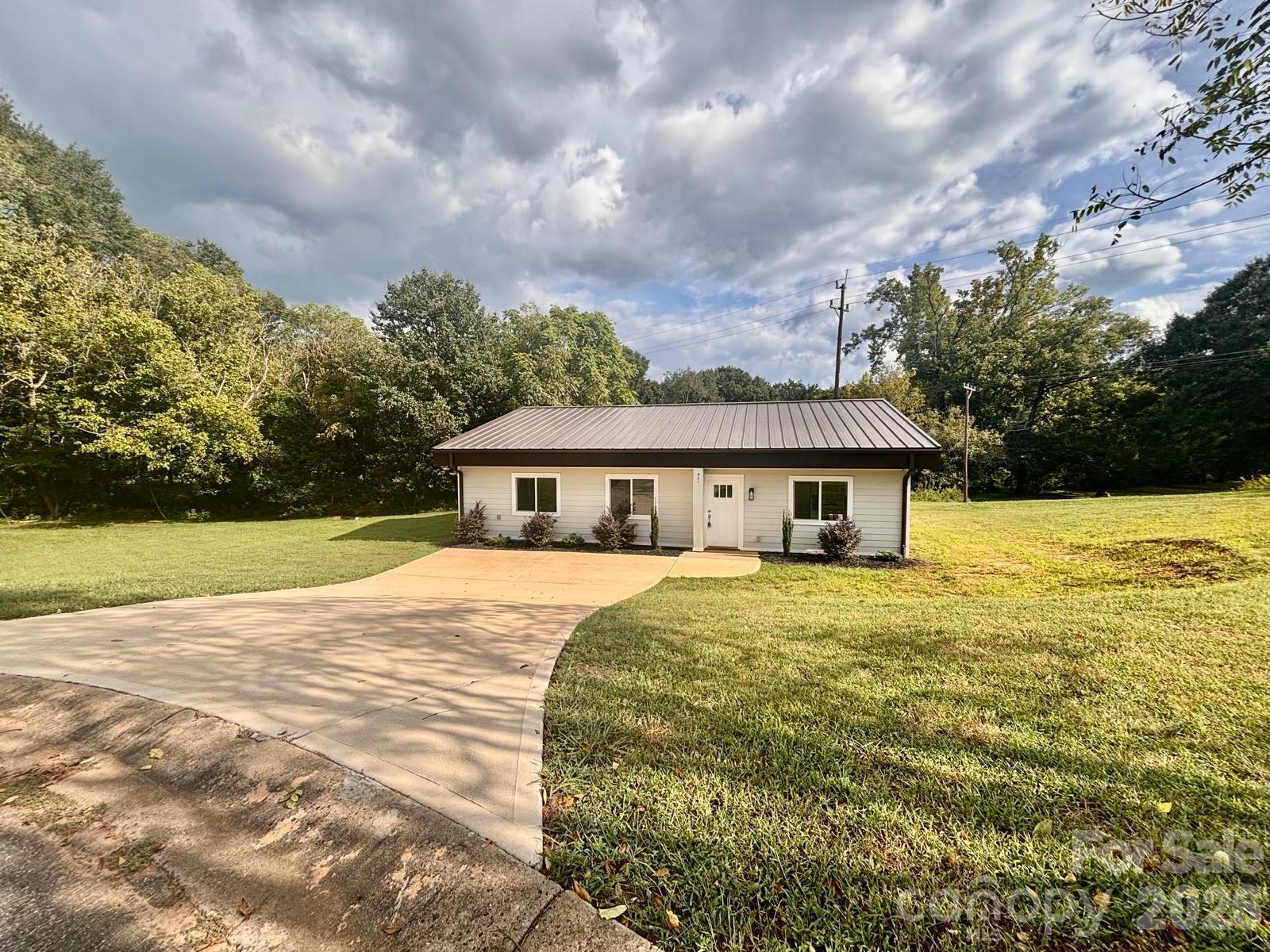 Front Entrace - 901 Linney Lane, Shelby