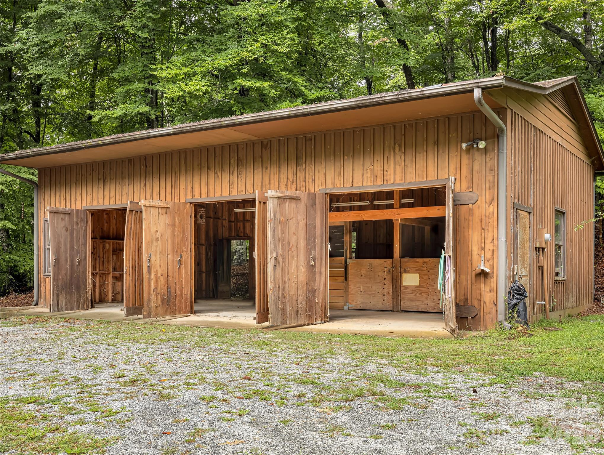 975 square foot barn with three entry bays and two stalls. - 989 Fox Mountain Road, Columbus
