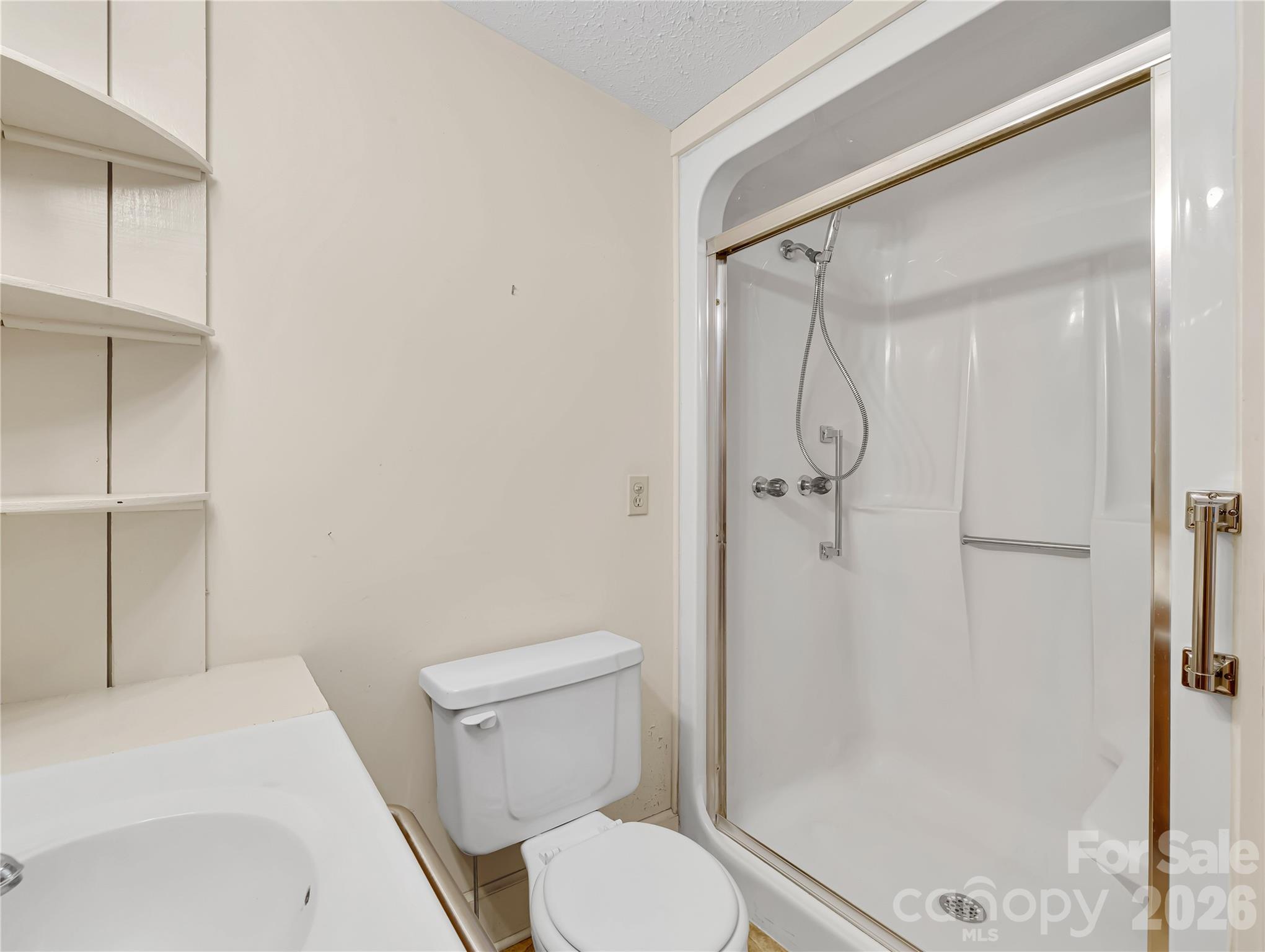 Second full bath. - 989 Fox Mountain Road, Columbus