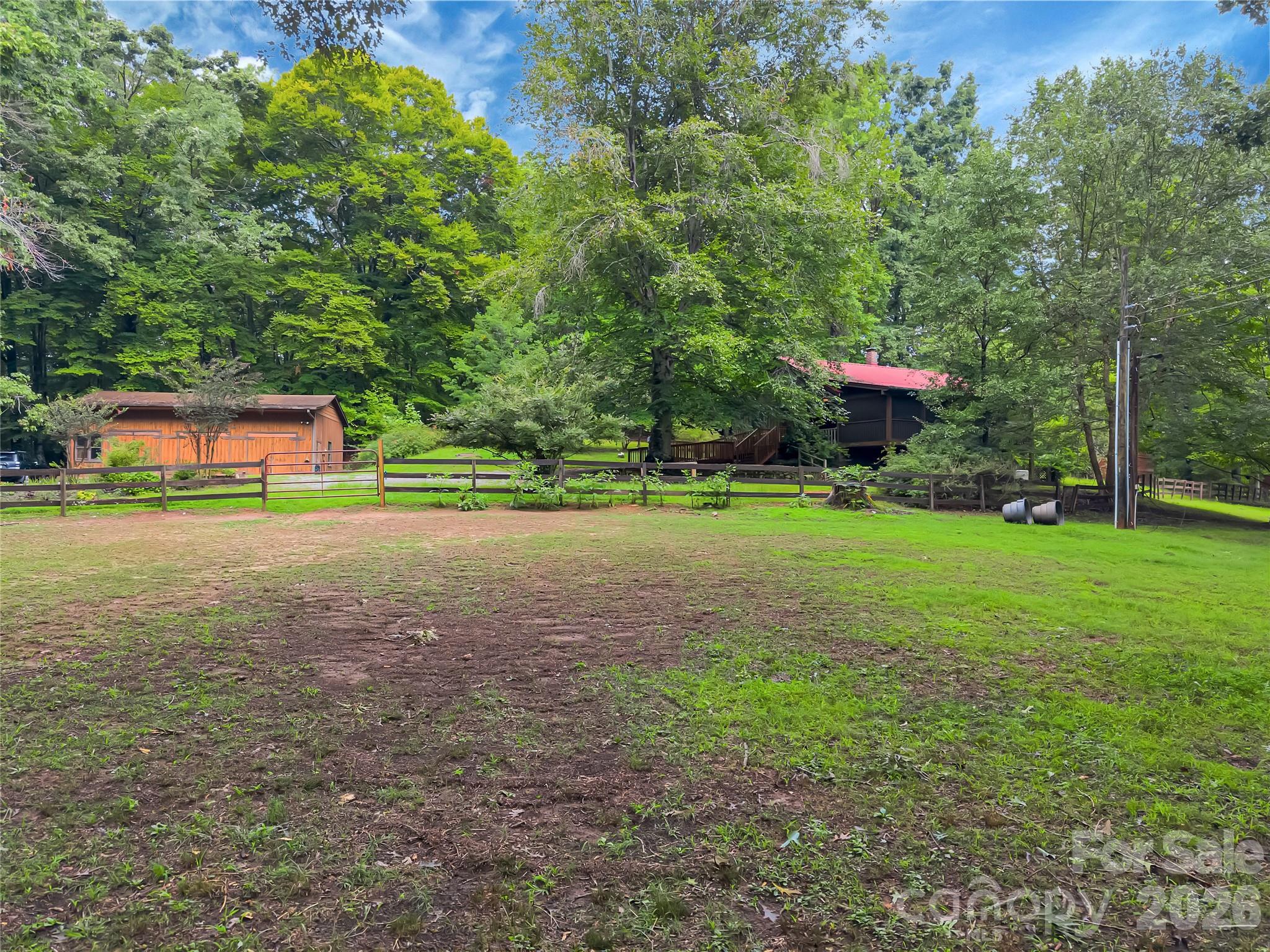 Barn and house and entrance to pasture are all close together for convenience. - 989 Fox Mountain Road, Columbus