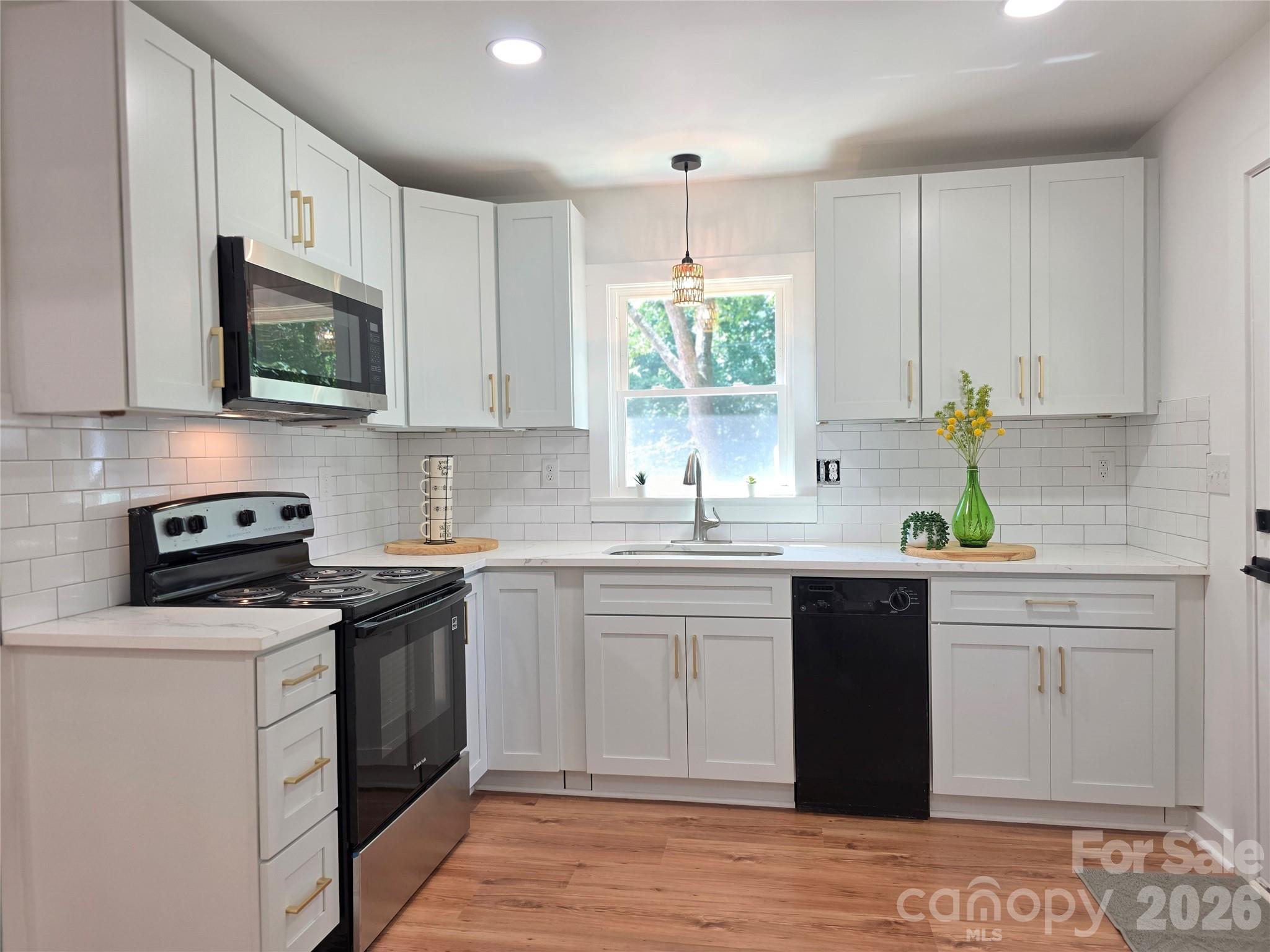Single Family Residence at 345 EPPS Road, Fort Mill, photo 11 of 47