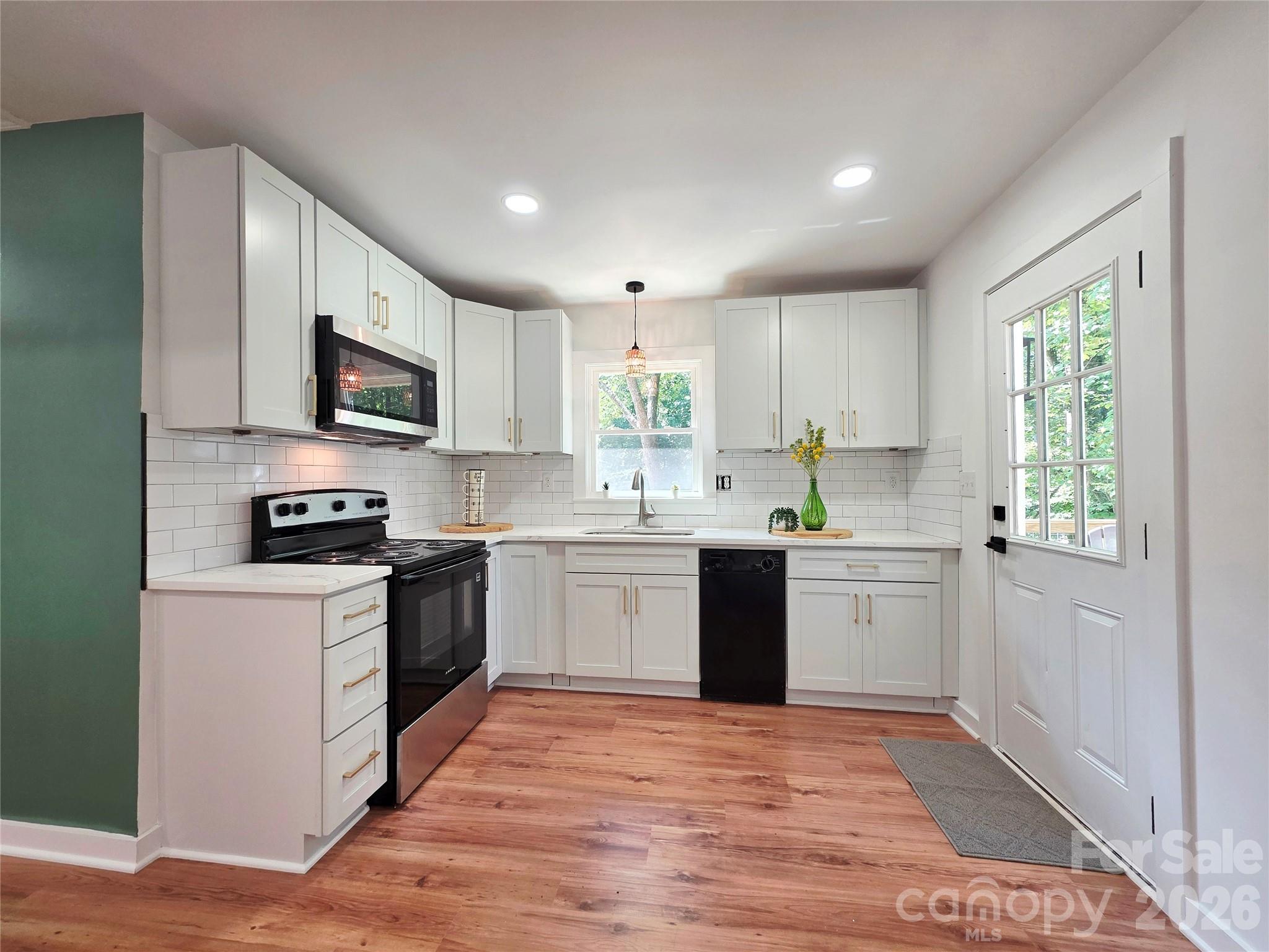 Single Family Residence at 345 EPPS Road, Fort Mill, photo 12 of 47