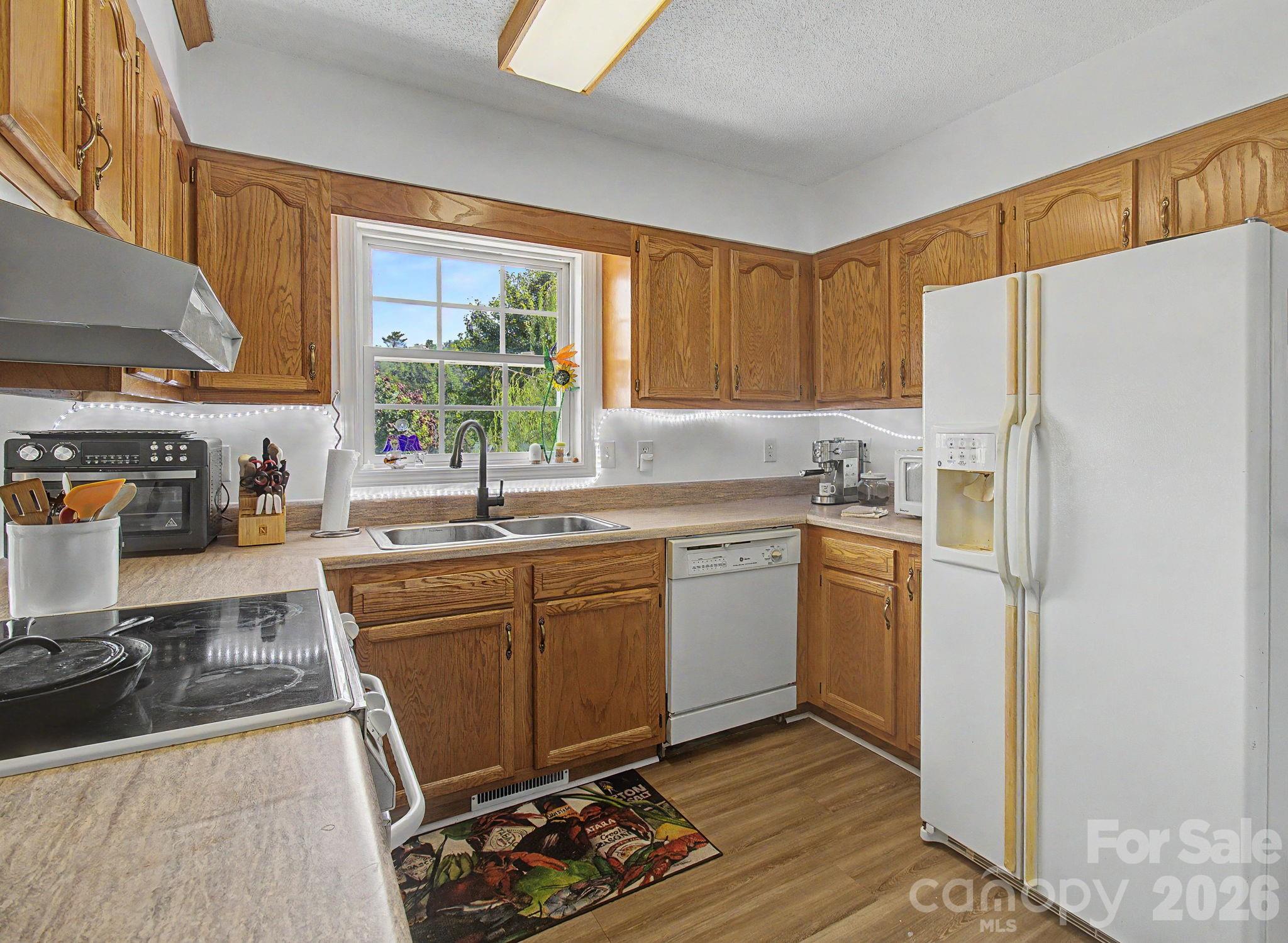 Single Family Residence at 253 Tipton Hill Road, Leicester, photo 16 of 48