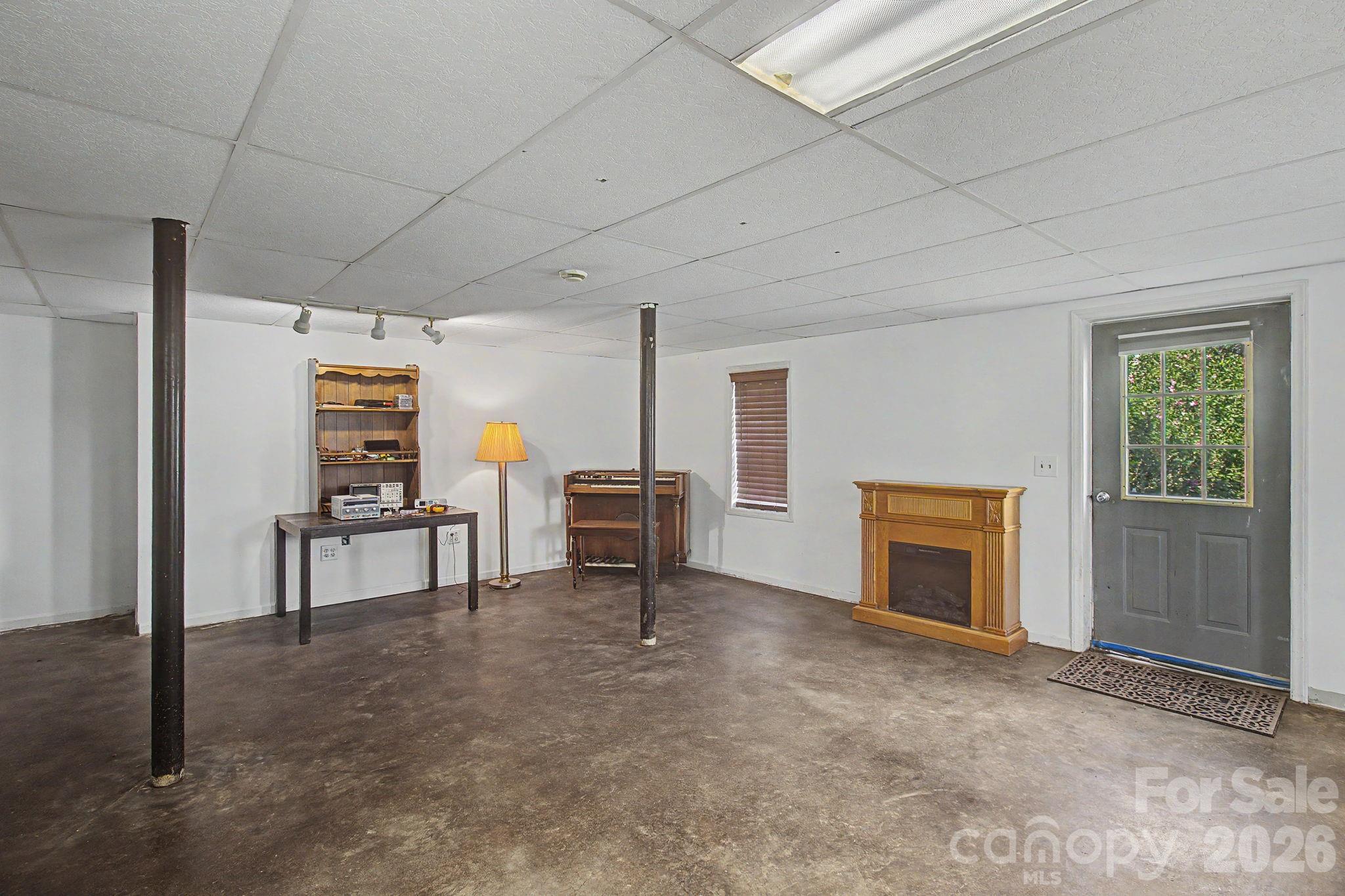 Single Family Residence at 253 Tipton Hill Road, Leicester, photo 31 of 48