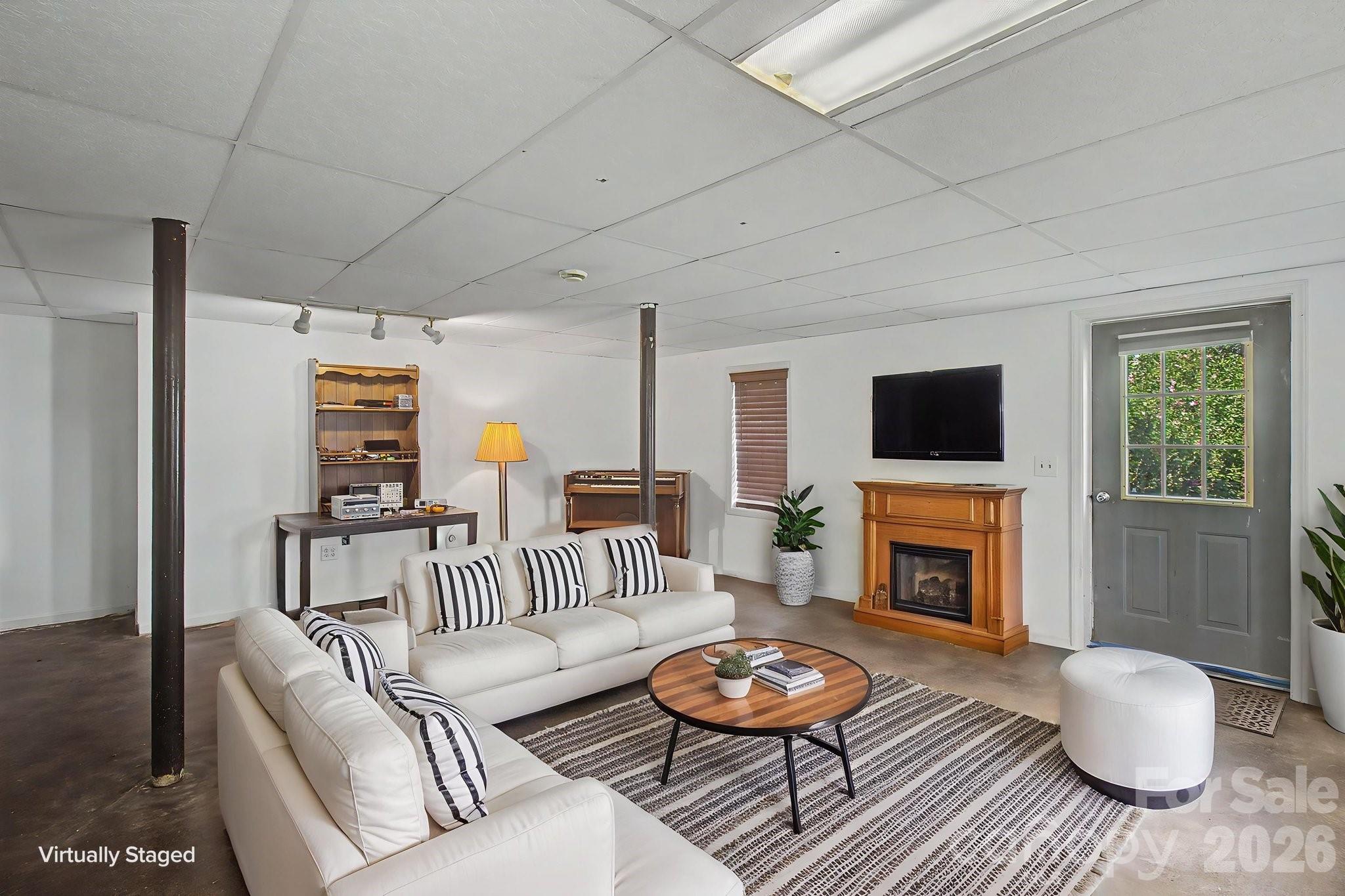 Single Family Residence at 253 Tipton Hill Road, Leicester, photo 32 of 48