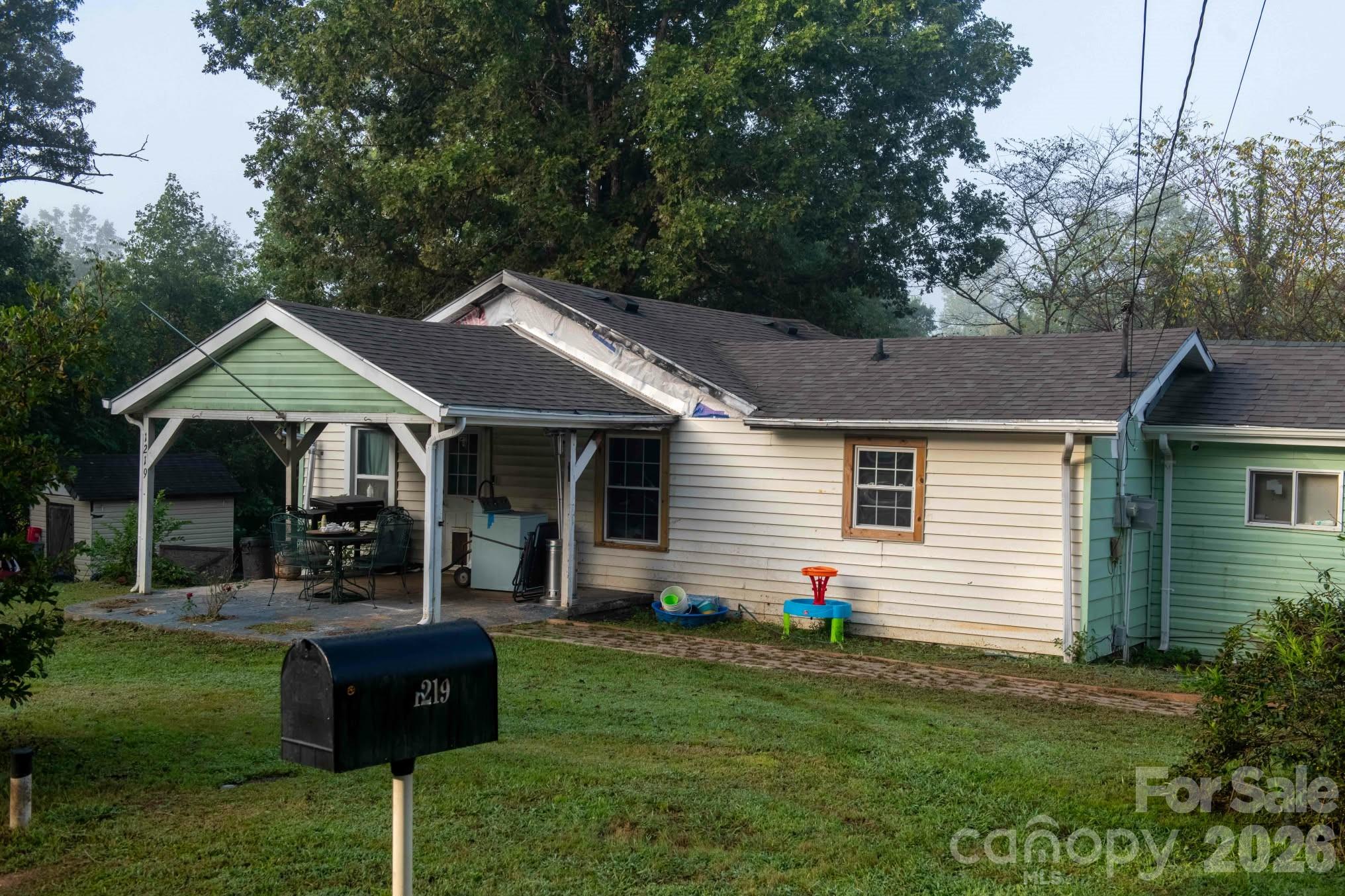 Single Family Residence at 1219 Peak Place NW, Lenoir, photo 2 of 31
