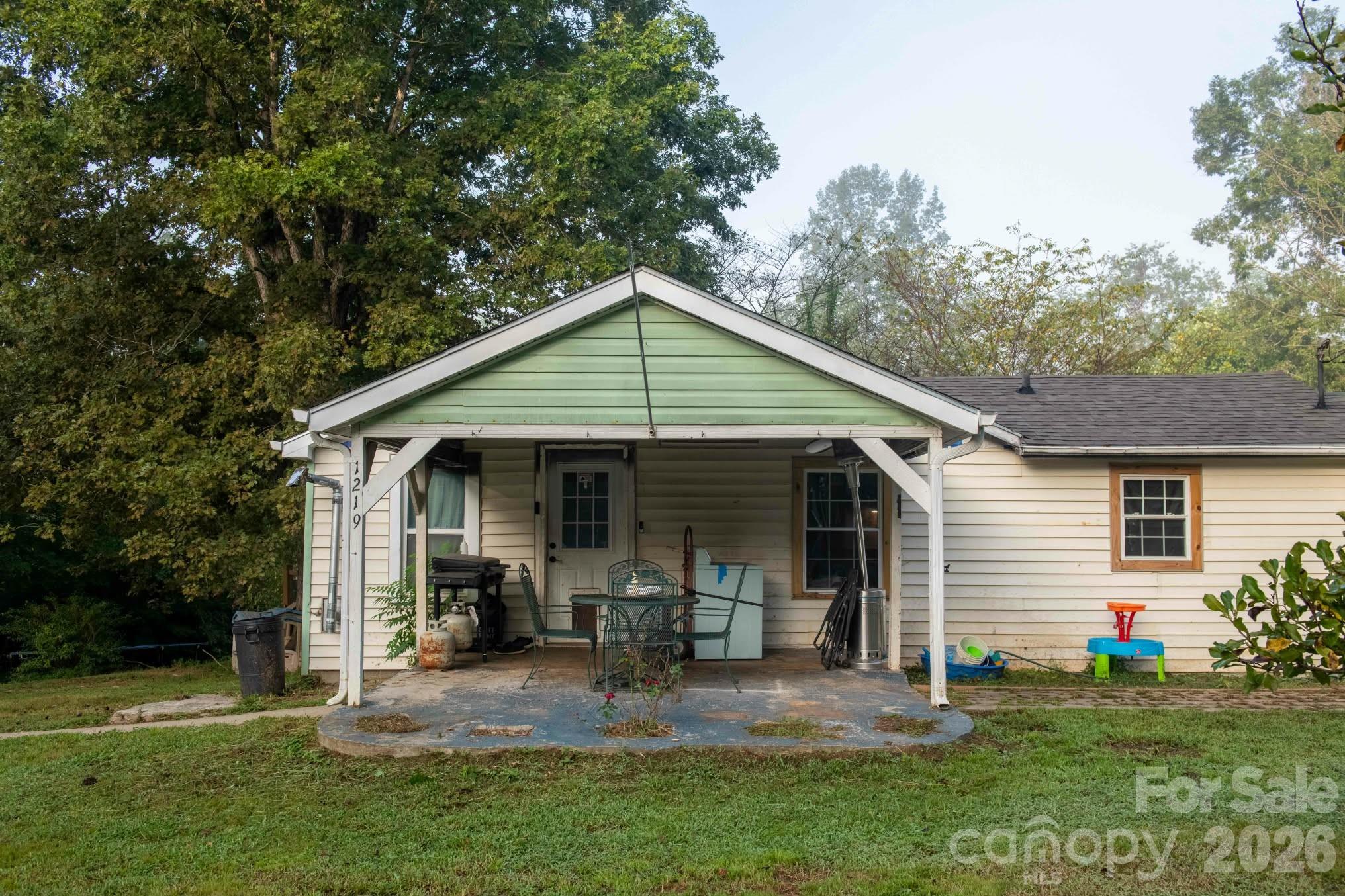 Single Family Residence at 1219 Peak Place NW, Lenoir, photo 3 of 31