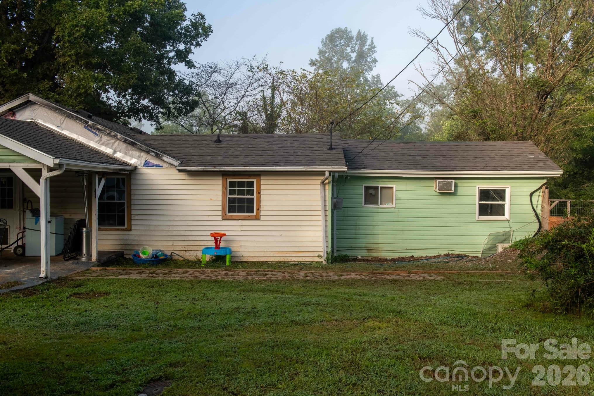 Single Family Residence at 1219 Peak Place NW, Lenoir, photo 4 of 31