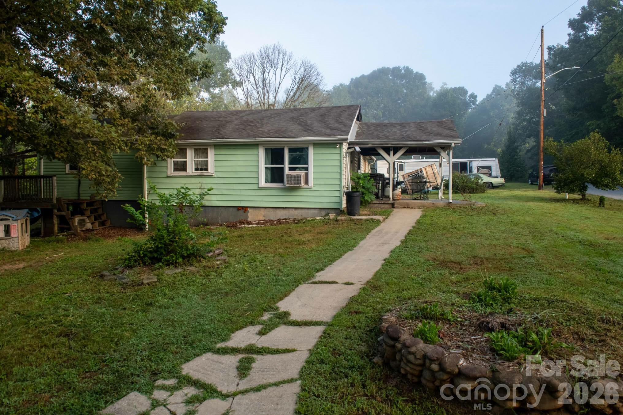 Single Family Residence at 1219 Peak Place NW, Lenoir, photo 7 of 31