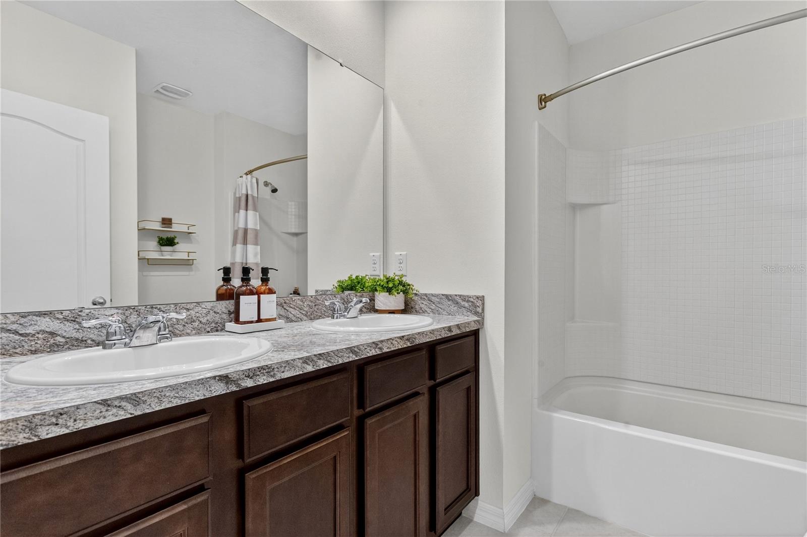 Bathroom 2 - 612 AUBURN GROVE TER, AUBURNDALE
