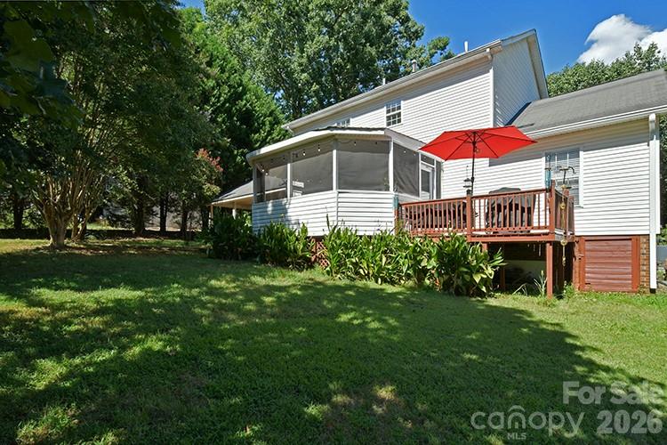 Single Family Residence at 235 Crystal Circle, Mooresville, photo 9 of 41