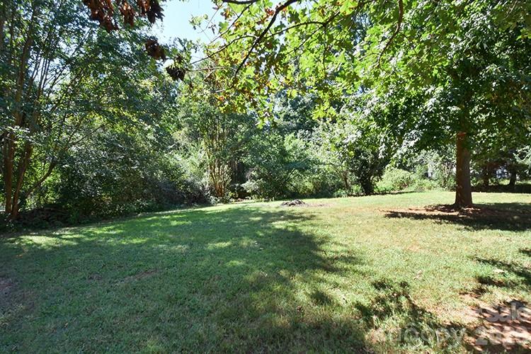 Single Family Residence at 235 Crystal Circle, Mooresville, photo 22 of 41