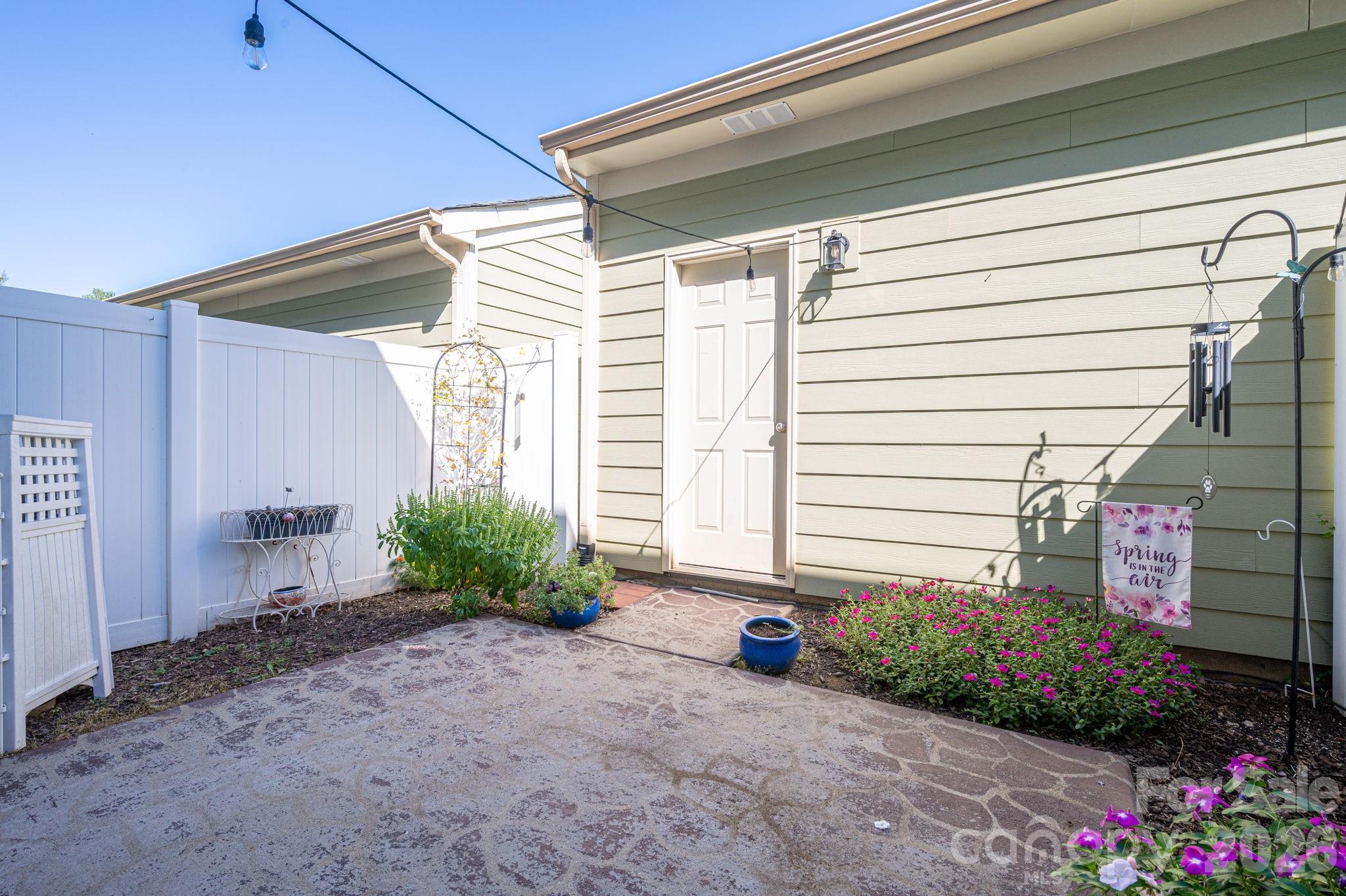 Townhouse at 1231 Assembly Street, Belmont, photo 18 of 39