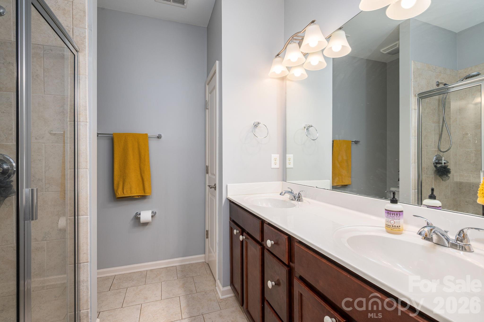 Primary bathroom 1 - 1231 Assembly Street, Belmont