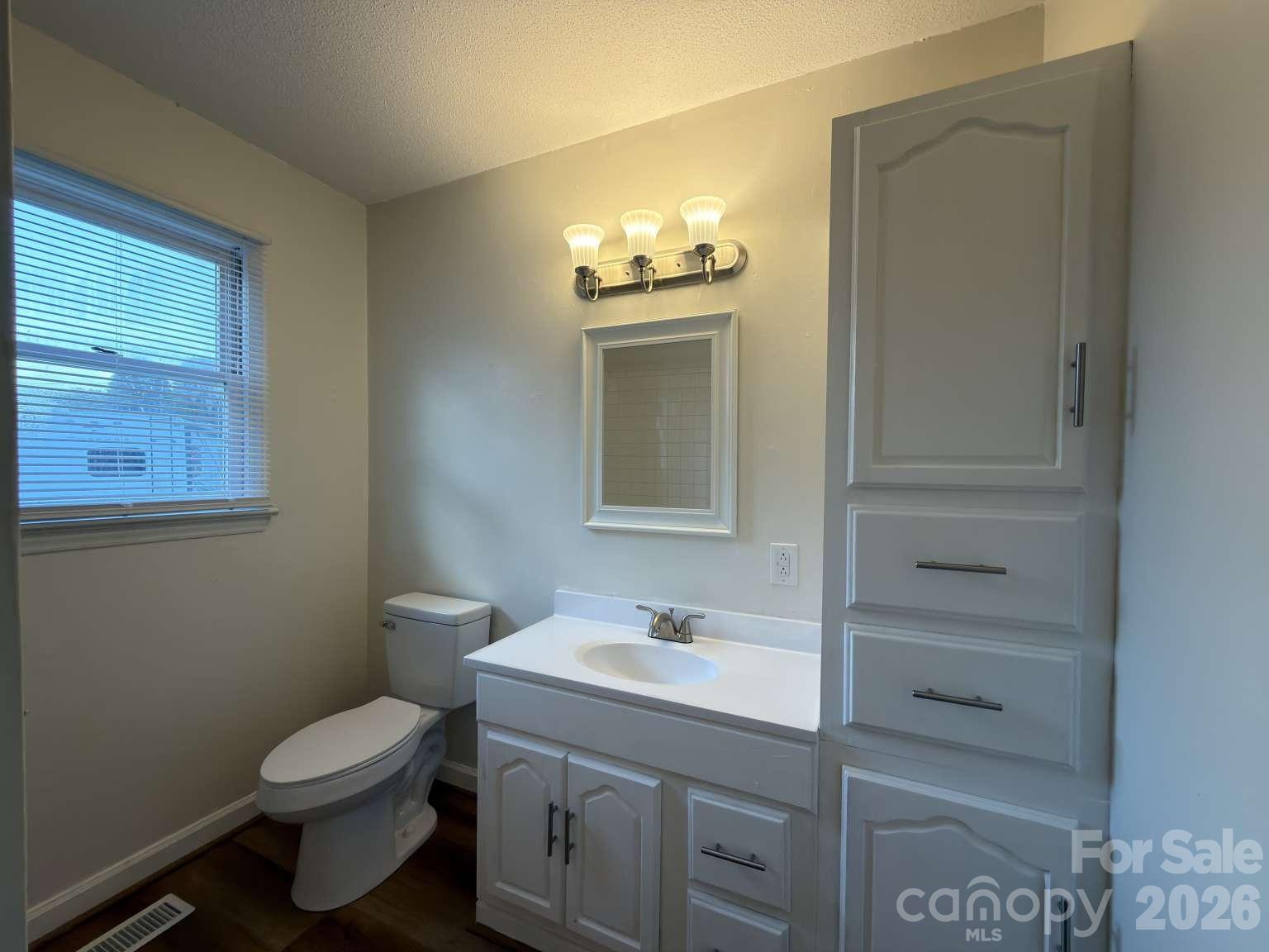 Single Family Residence at 2060 27th Avenue Drive NE, Hickory, photo 20 of 30