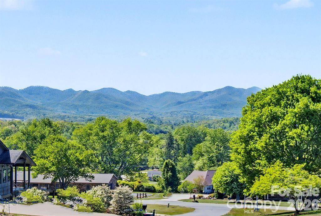 Million-dollar mountain panoramas w/out driving up a mountain! - 8 Nottingham Drive, Candler
