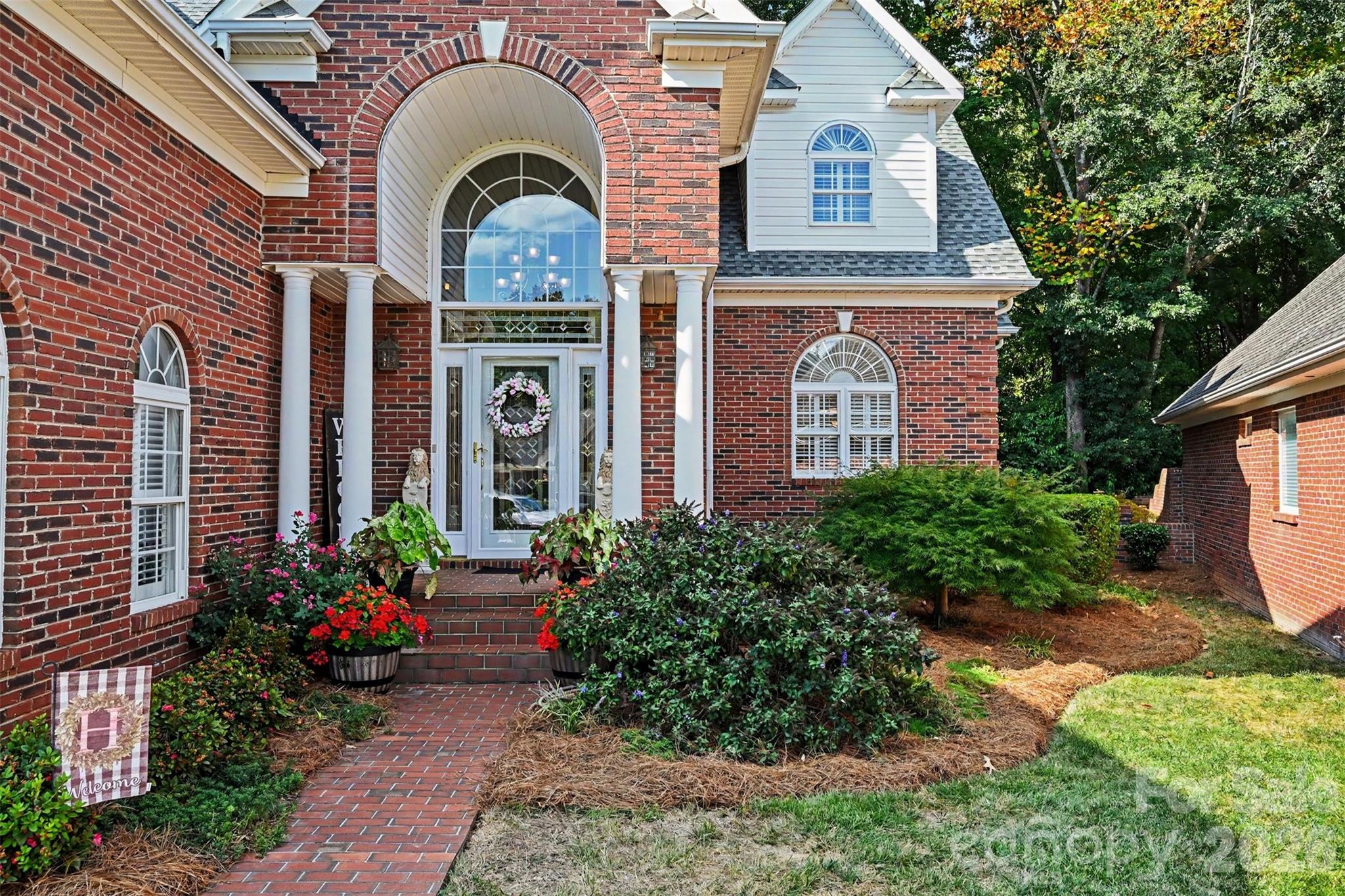 Single Family Residence at 1244 Kennett Avenue, Gastonia, photo 2 of 25