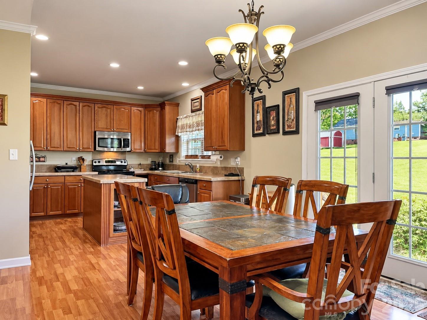 Single Family Residence at 1046 Edgemont Terrace, Morganton, photo 5 of 17