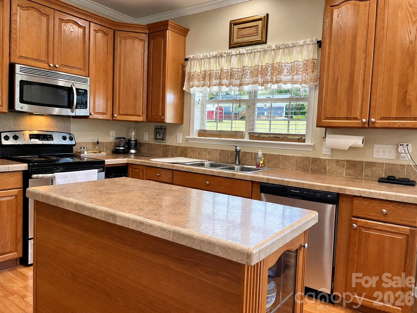 Single Family Residence at 1046 Edgemont Terrace, Morganton, photo 7 of 17