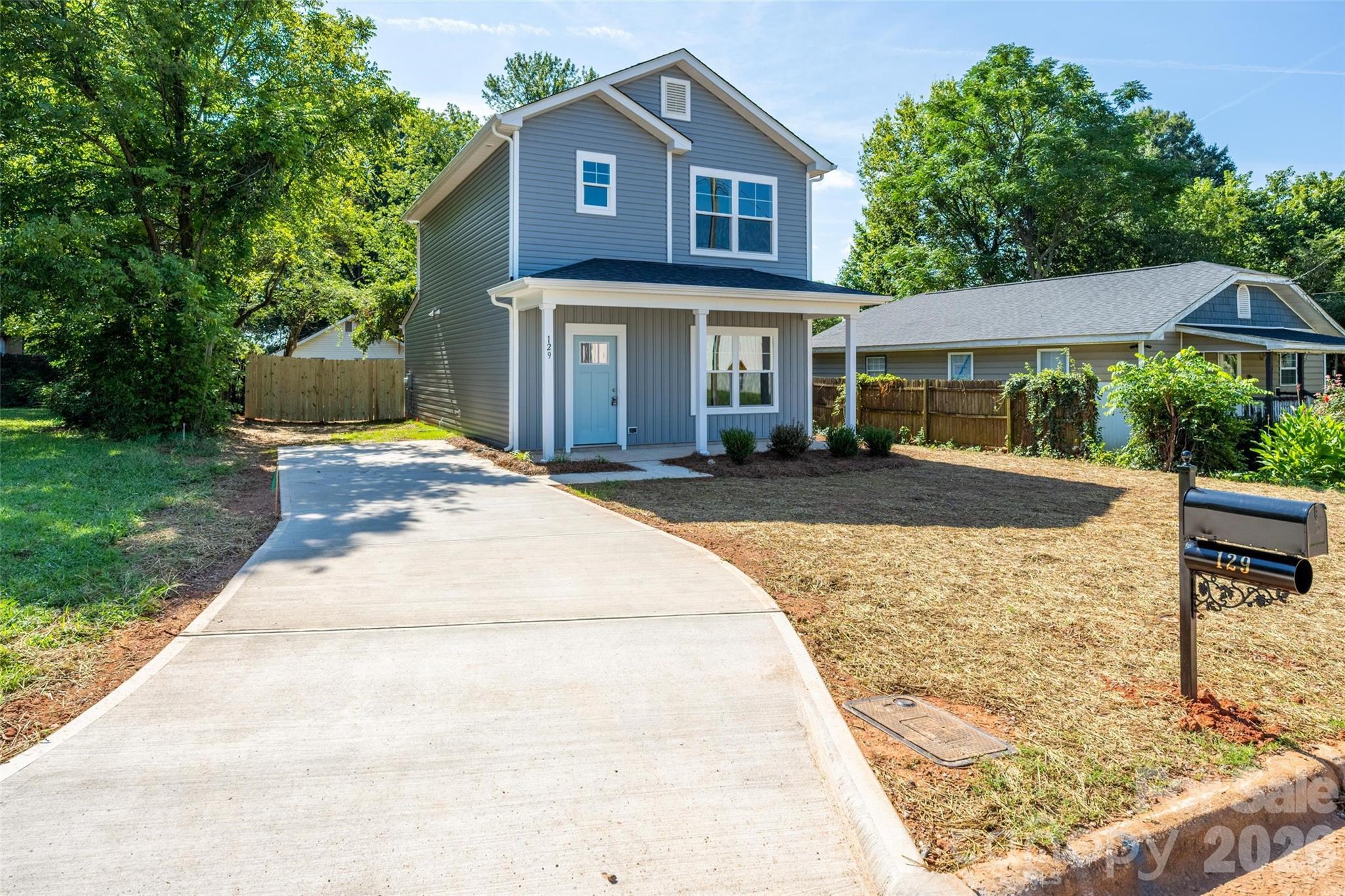 Single Family Residence at 129 Broom Street, Statesville, photo 3 of 35