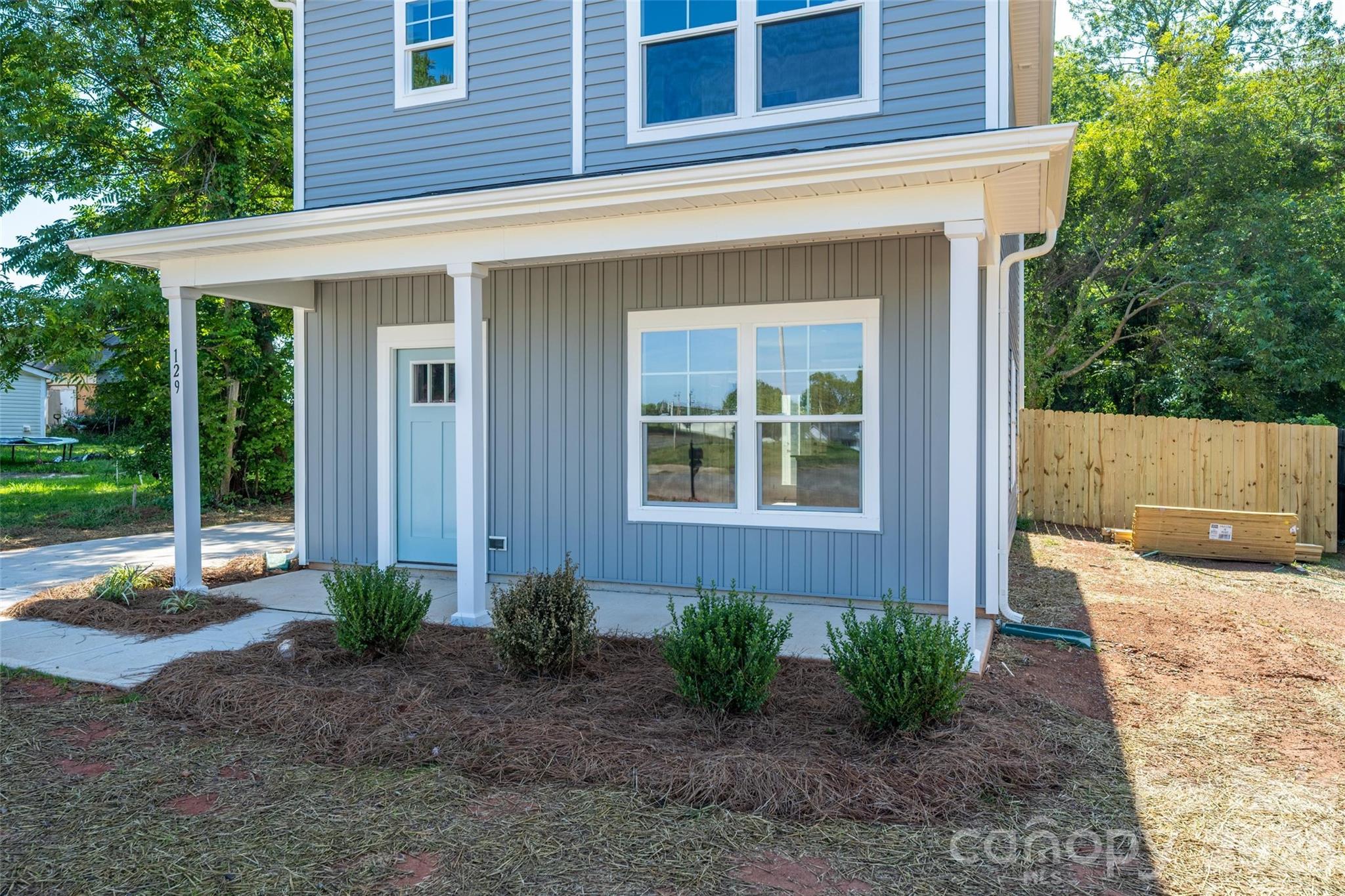 Single Family Residence at 129 Broom Street, Statesville, photo 4 of 35