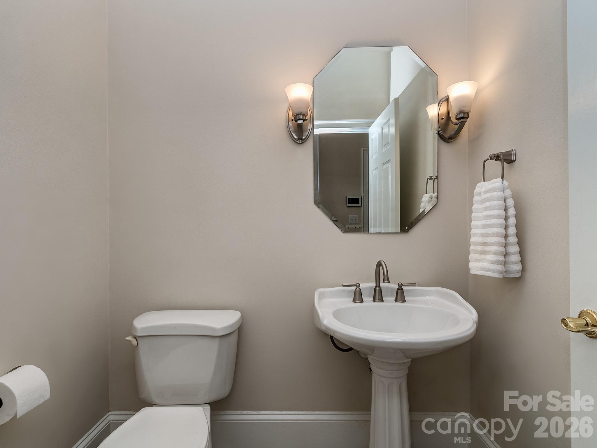 Main floor half bath - 1733 White Pond Lane, Waxhaw