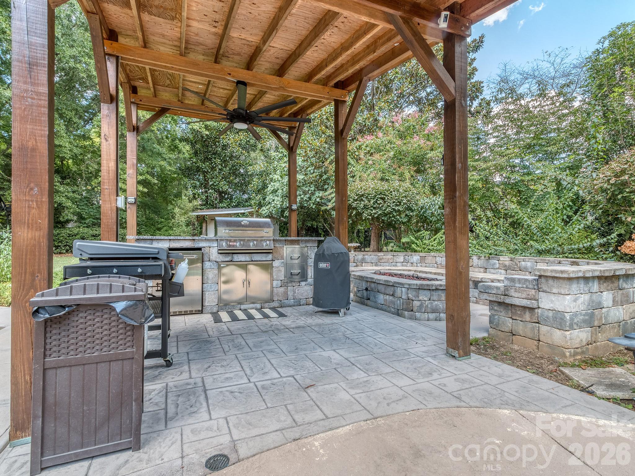 Outdoor covered kitchen with built in grill - 1733 White Pond Lane, Waxhaw