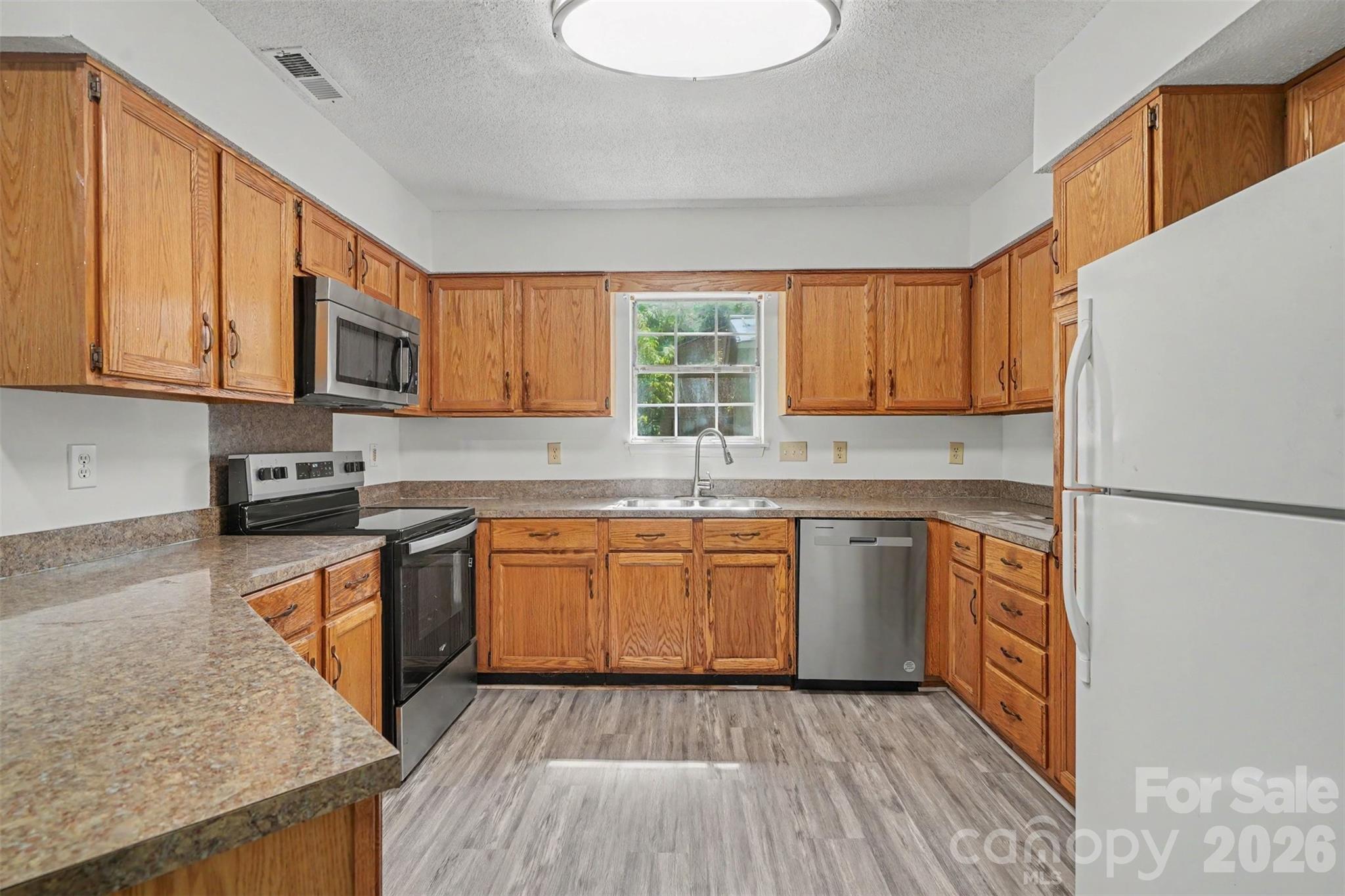 Kitchen - 2711 Bob White Circle, Wingate