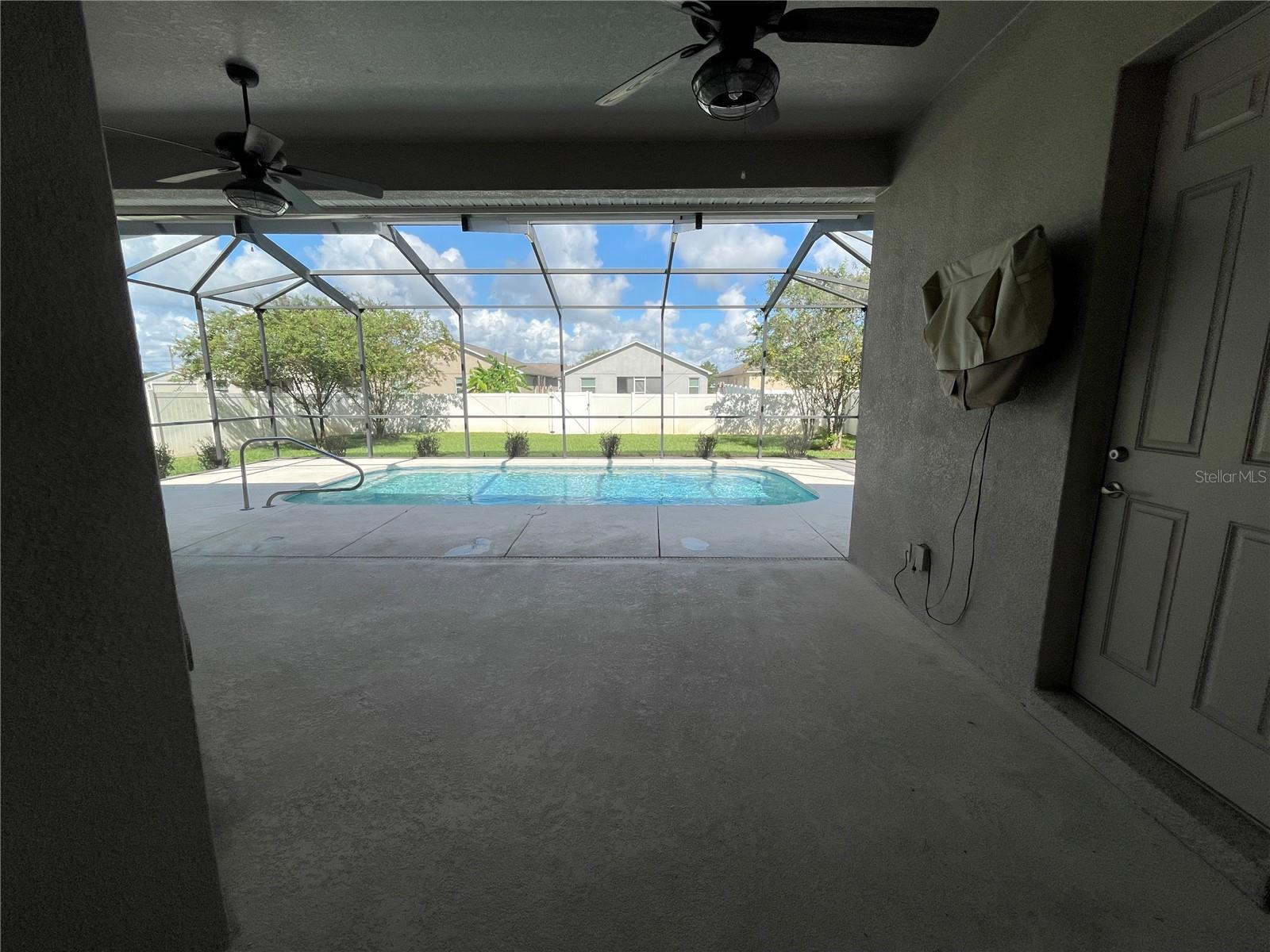 Single Family Residence at 326 LAKE MARIANA WAY, AUBURNDALE, photo 9 of 60