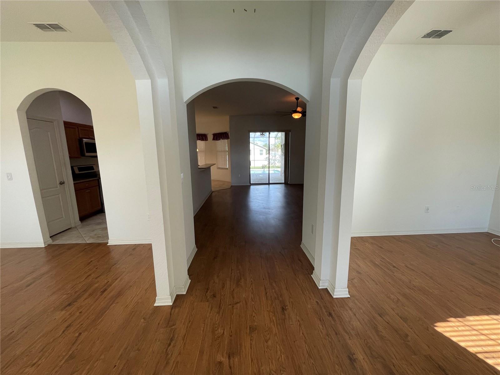 Single Family Residence at 326 LAKE MARIANA WAY, AUBURNDALE, photo 10 of 60