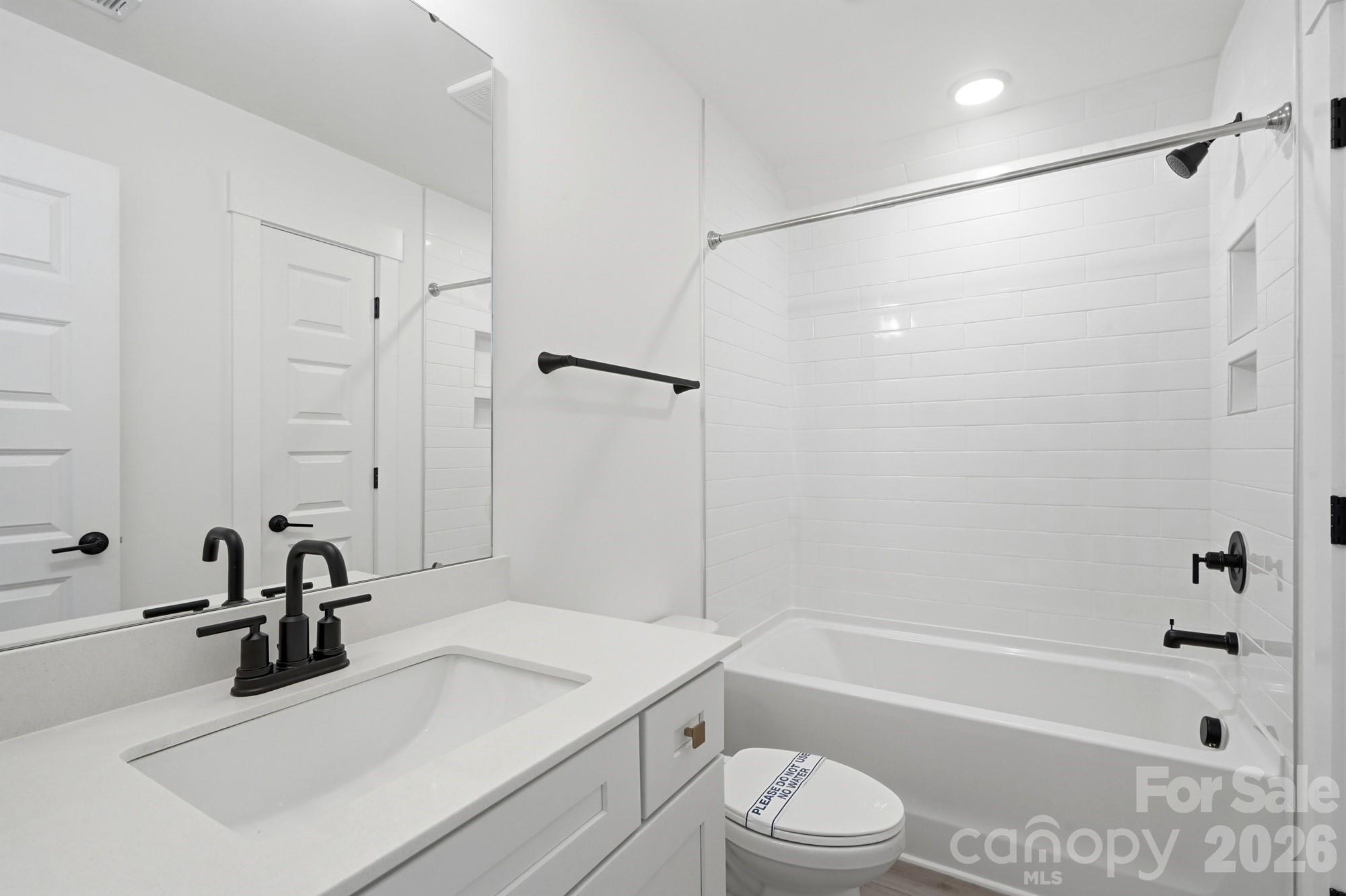Upper level bath - 5064 McLaughlin Loop, Waxhaw