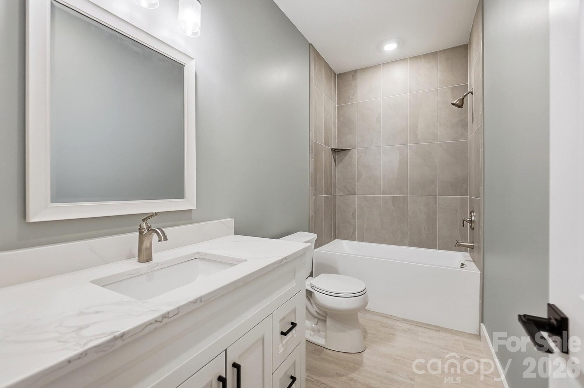Guest Full Bath - 1860 Twin Lakes Road, Rock Hill