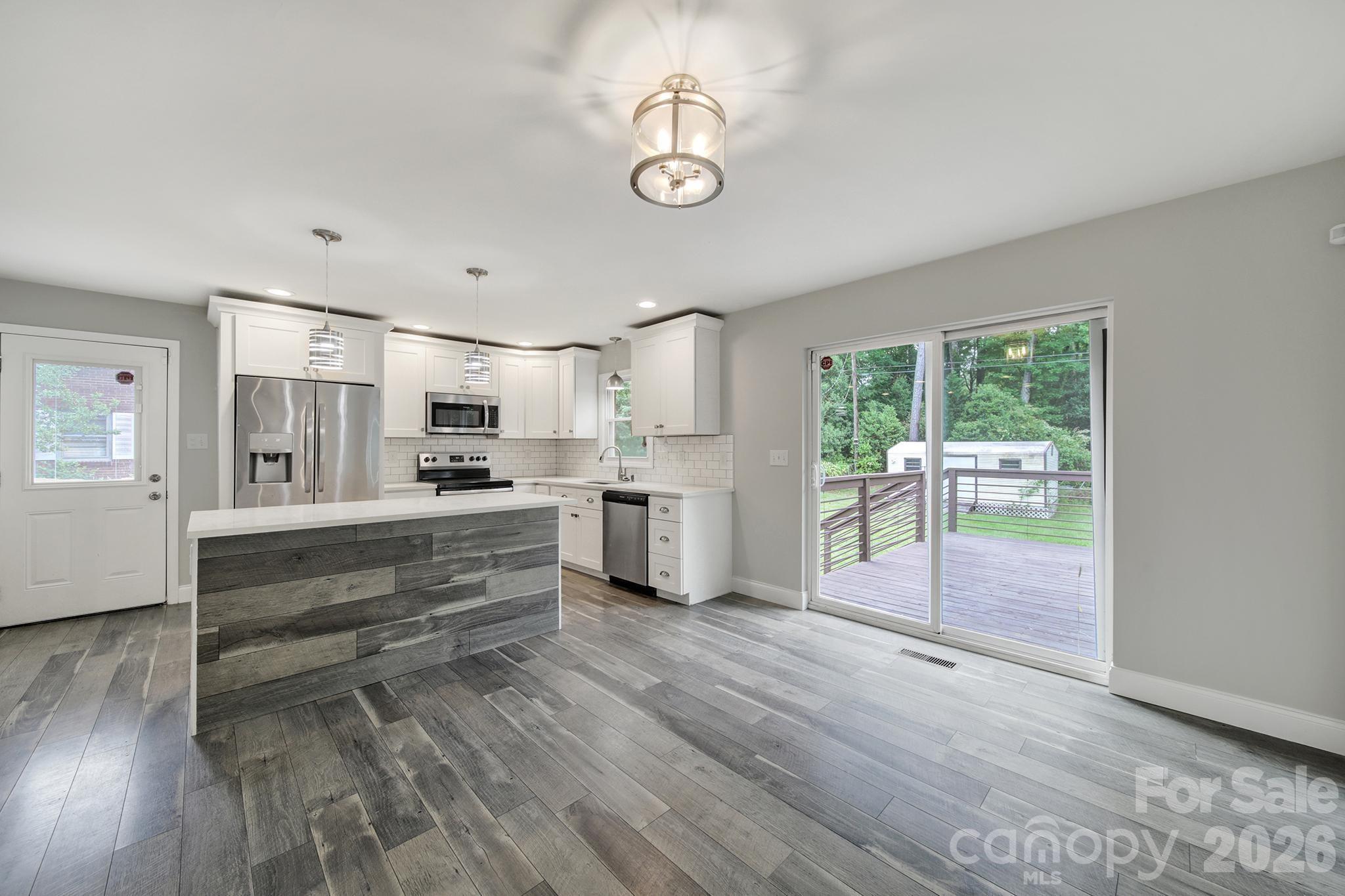 Single Family Residence at 1200 Vickie Lane, Matthews, photo 4 of 29
