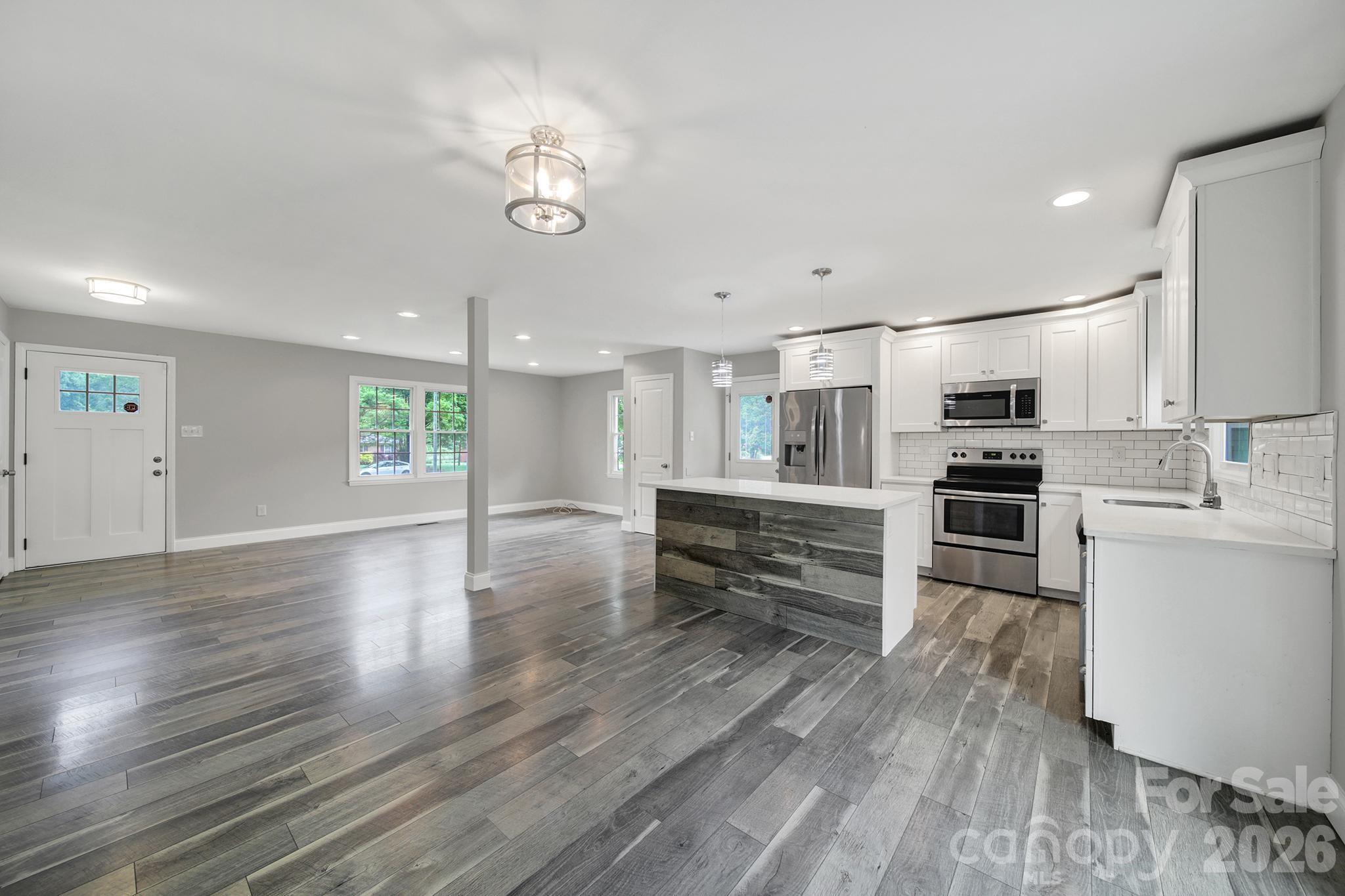 Single Family Residence at 1200 Vickie Lane, Matthews, photo 5 of 29
