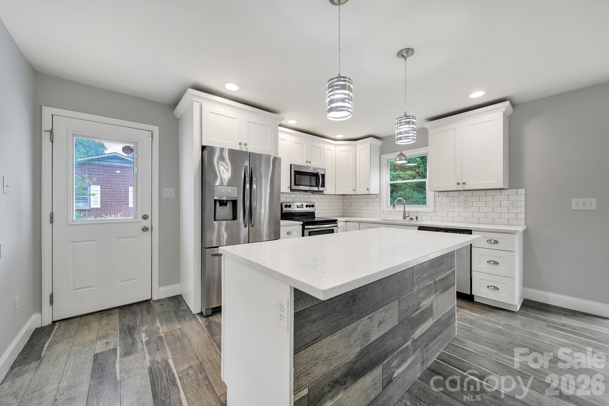 Single Family Residence at 1200 Vickie Lane, Matthews, photo 6 of 29