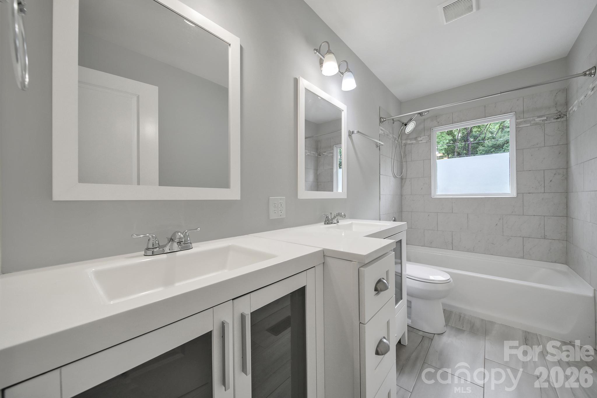 Single Family Residence at 1200 Vickie Lane, Matthews, photo 10 of 29