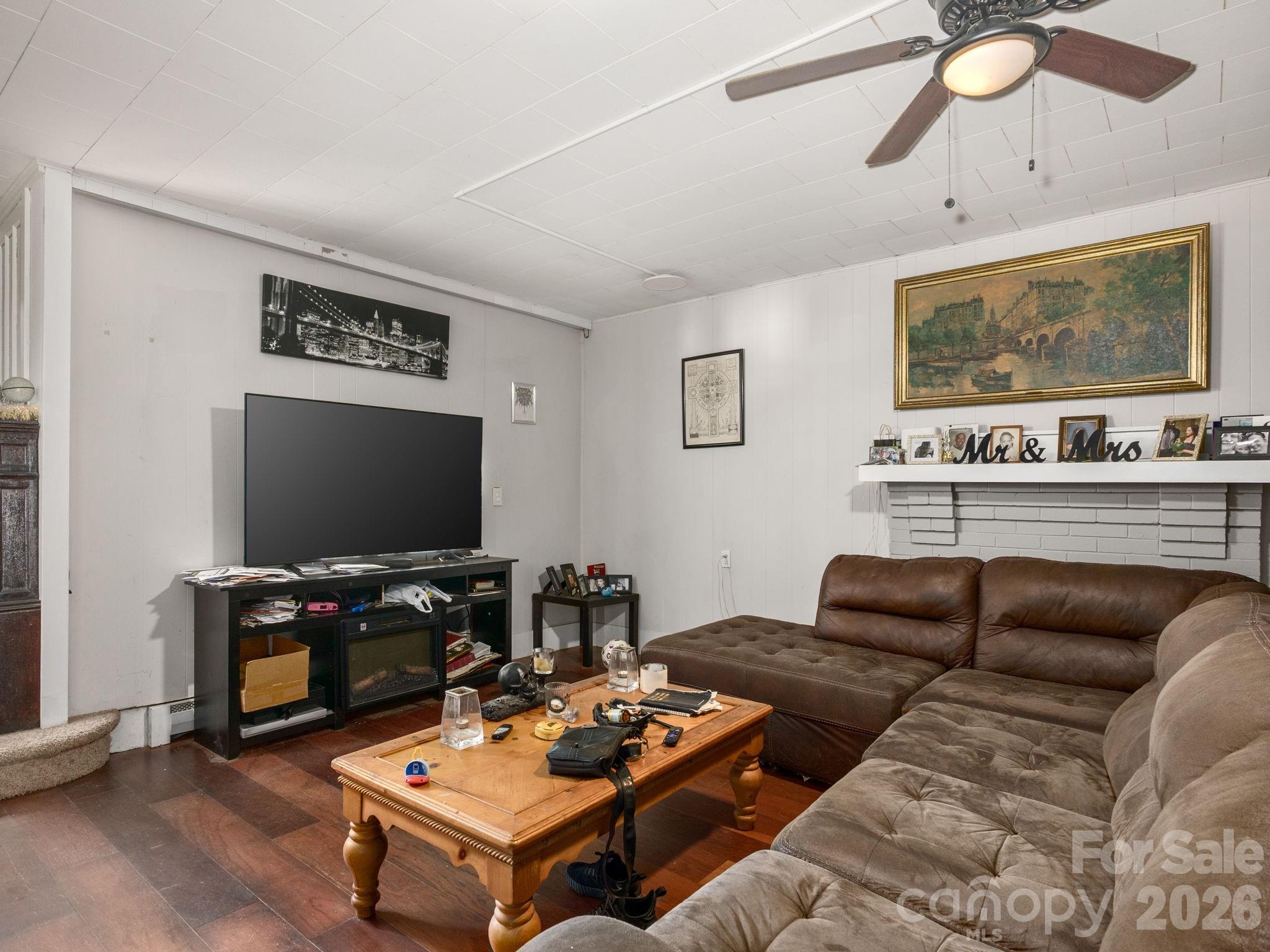Apartment at 117 & 119 Spears Avenue, Asheville, photo 4 of 39