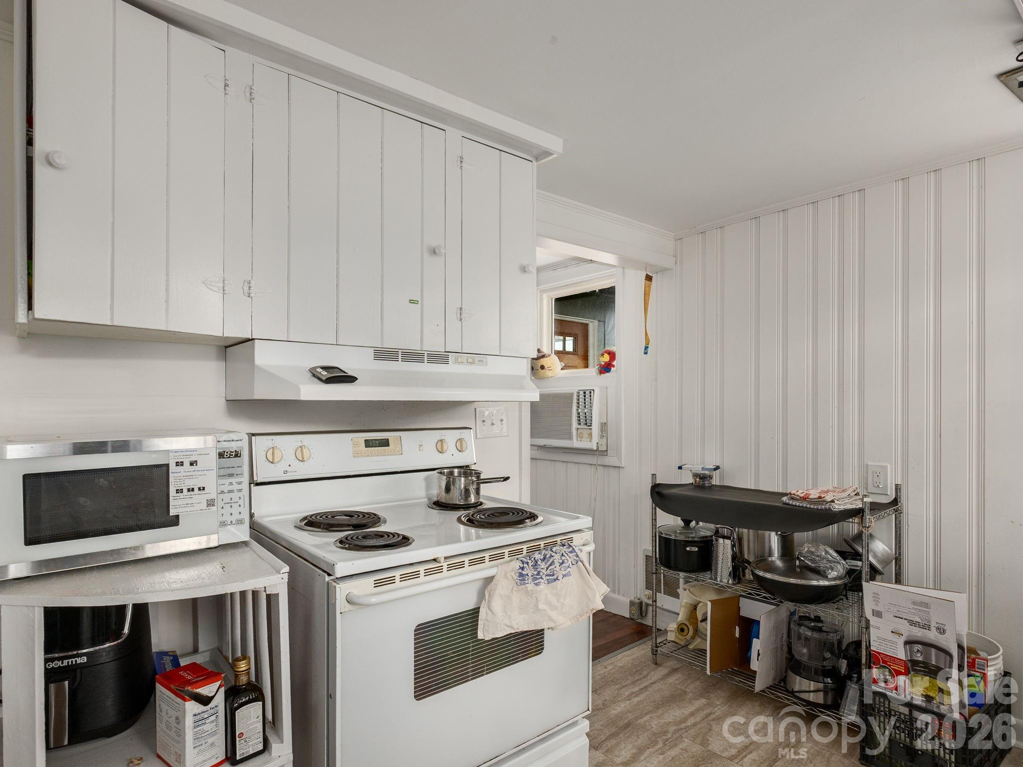 Apartment at 117 & 119 Spears Avenue, Asheville, photo 19 of 39
