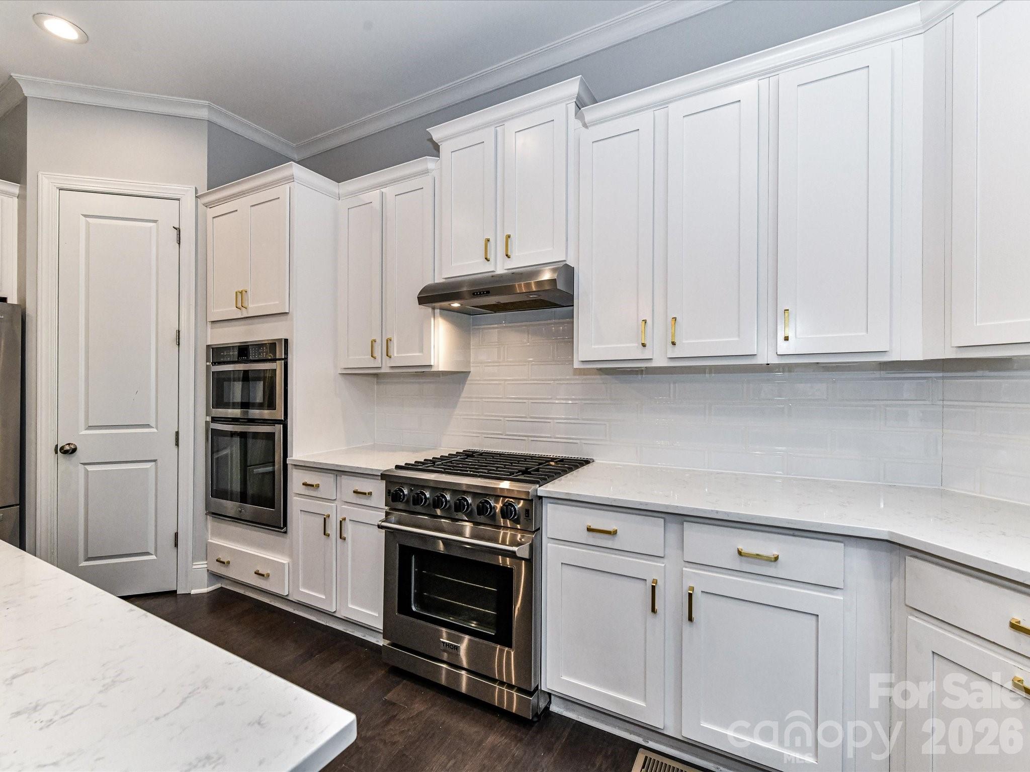 Gas range & Wall Oven - 16056 Reynolds Drive, Indian Land
