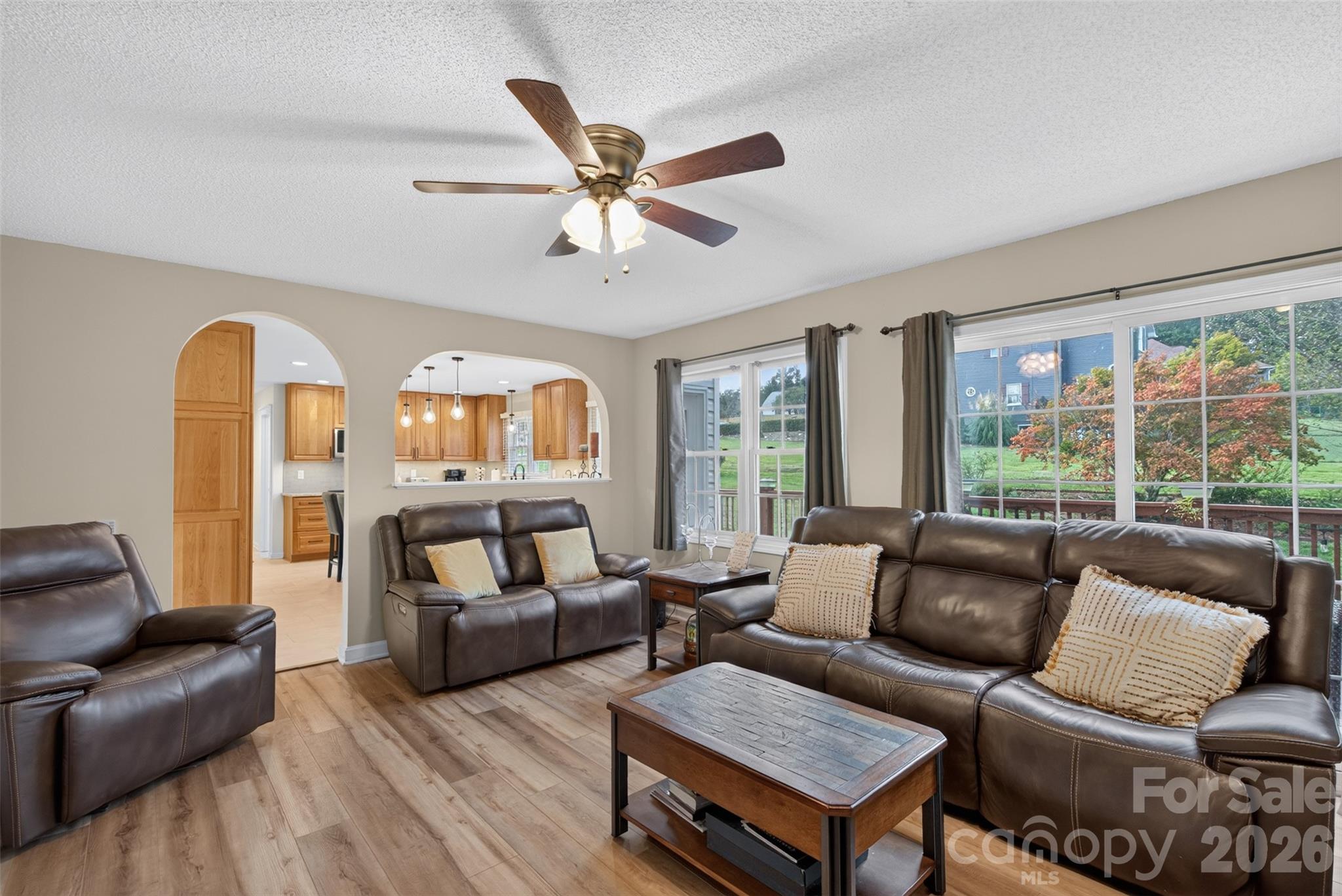 Comfortable and inviting - 69 Sunwest Drive, Arden
