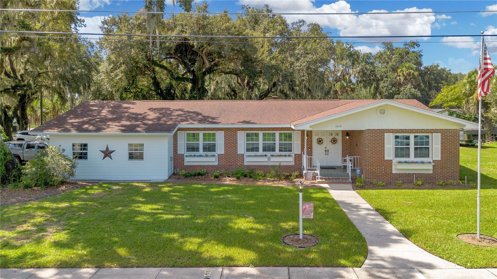 1412 LAKEVIEW AVE