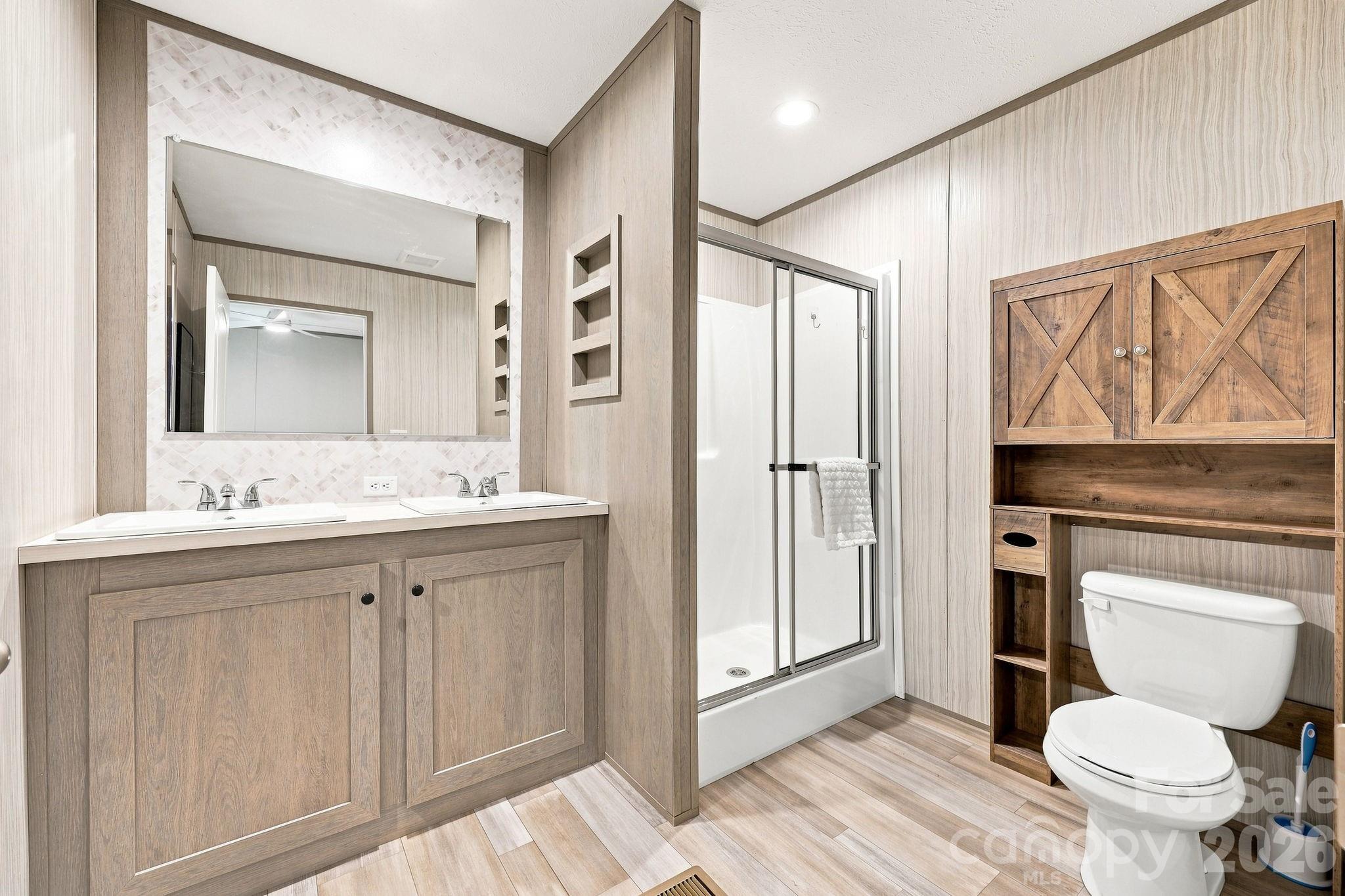 Large En Suite Bathroom - 146 & 148 Bradshaw Circle, Candler