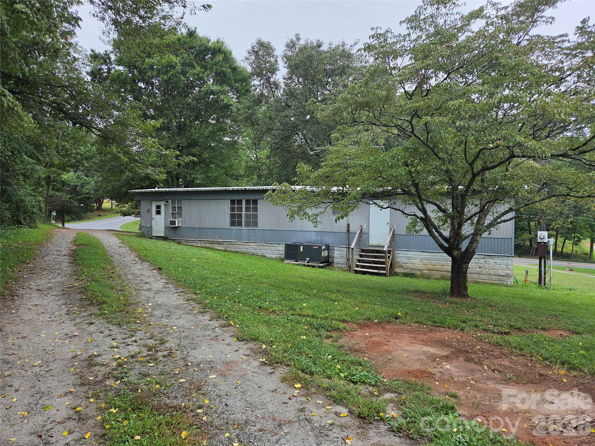 Manufactured Home Park at 26 Den Lane, Columbus, photo 8 of 13