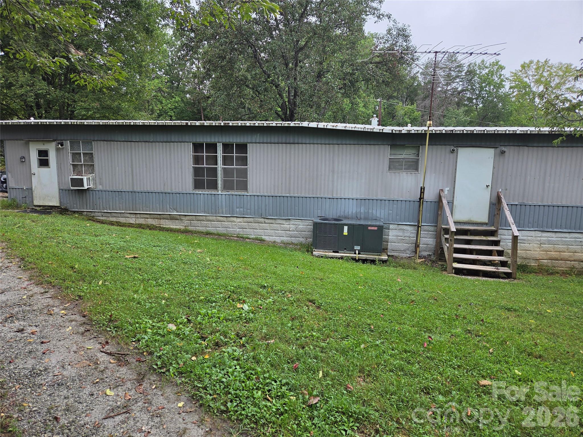 Manufactured Home Park at 26 Den Lane, Columbus, photo 11 of 13