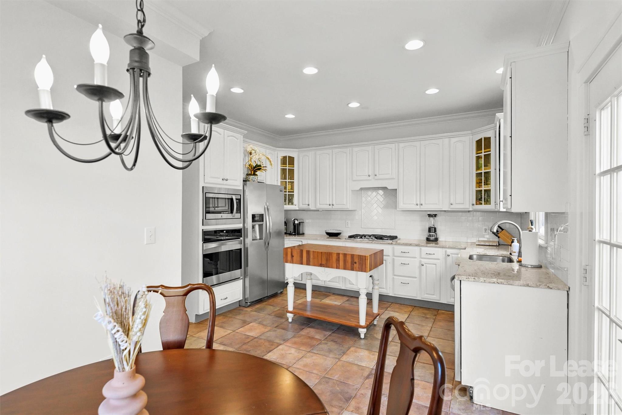 Townhouse at 2023 Greenway Avenue, Charlotte, photo 8 of 23