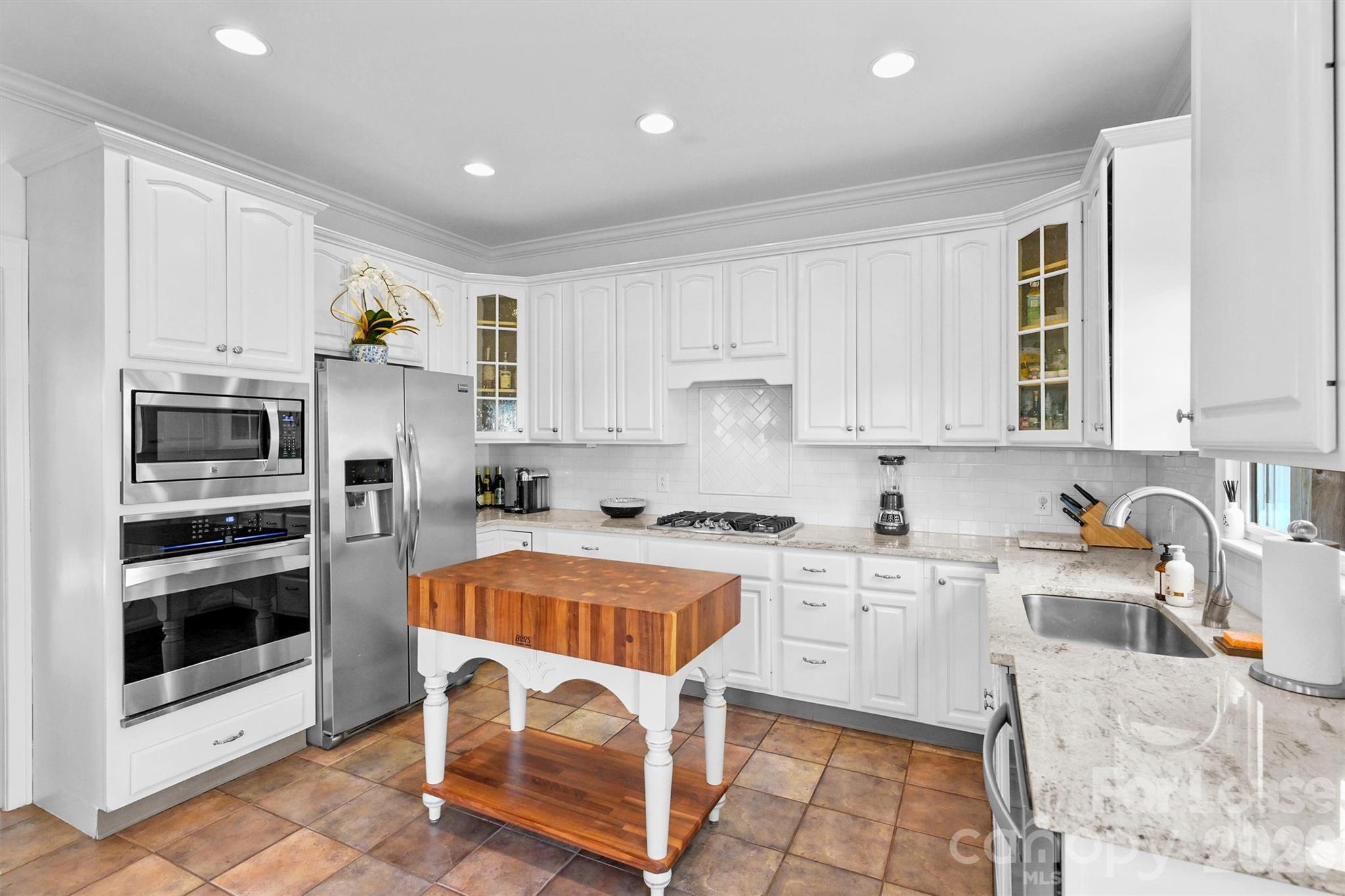 Townhouse at 2023 Greenway Avenue, Charlotte, photo 9 of 23
