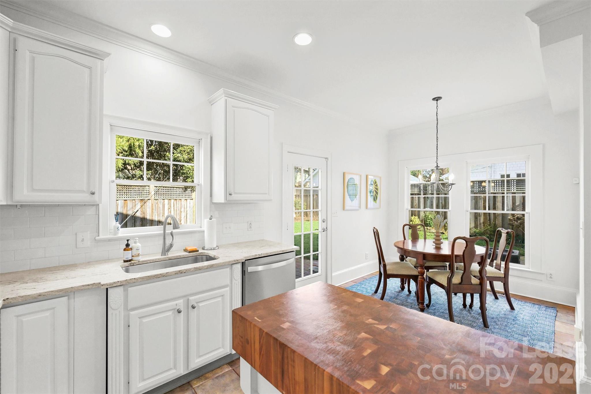 Townhouse at 2023 Greenway Avenue, Charlotte, photo 11 of 23