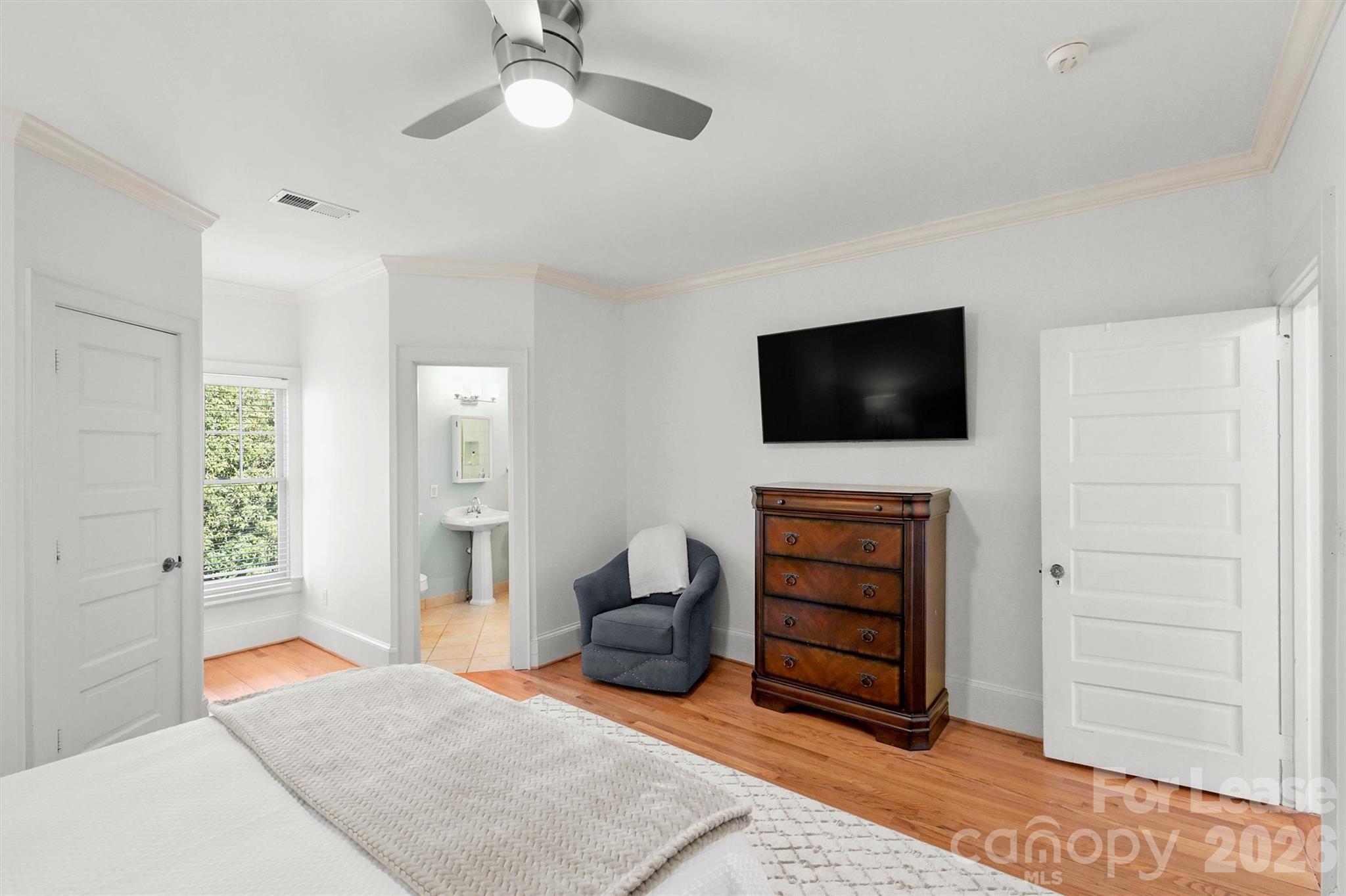 Townhouse at 2023 Greenway Avenue, Charlotte, photo 13 of 23