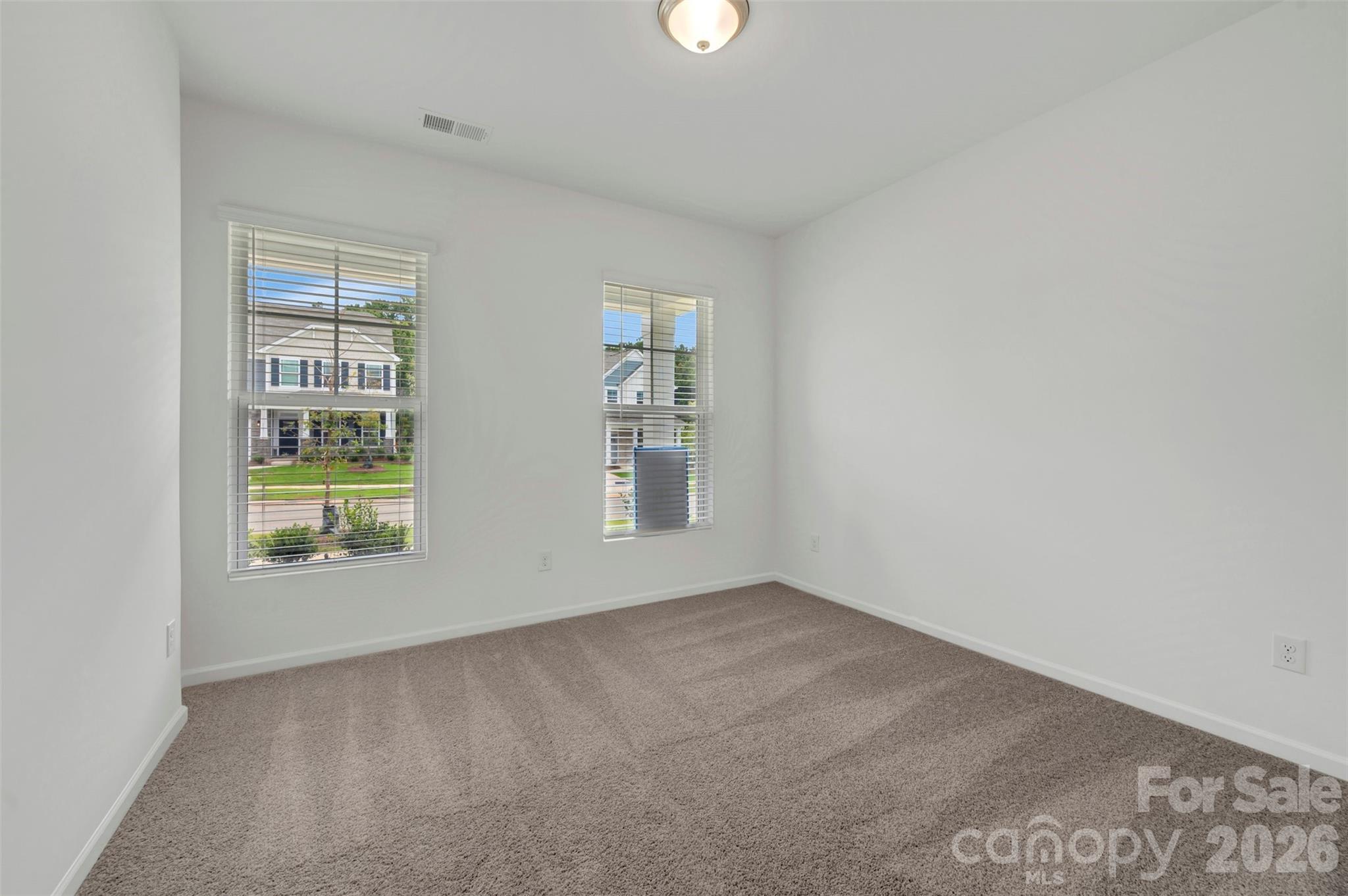 First floor bedroom - 629 Willoughby Park Drive, Monroe