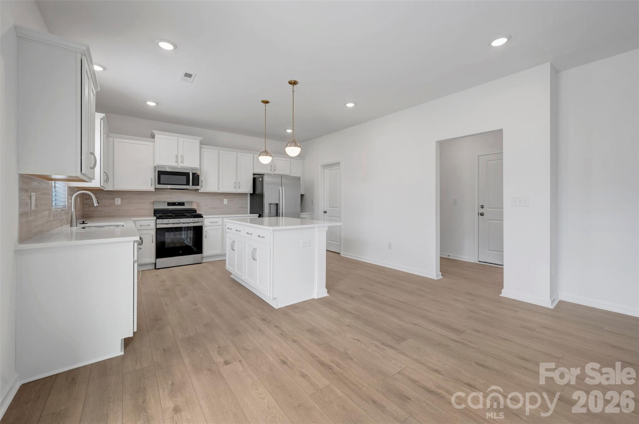 Kitchen - 629 Willoughby Park Drive, Monroe